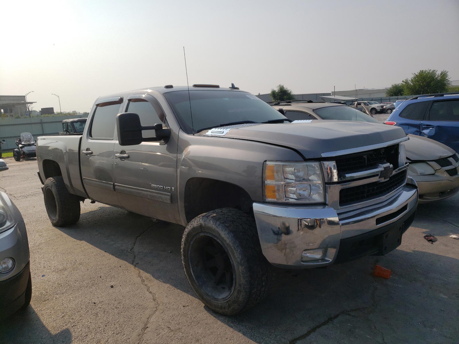CHEVROLET SILVERADO 2009 with VIN 1GCHK63669F123828 - Photo from auction