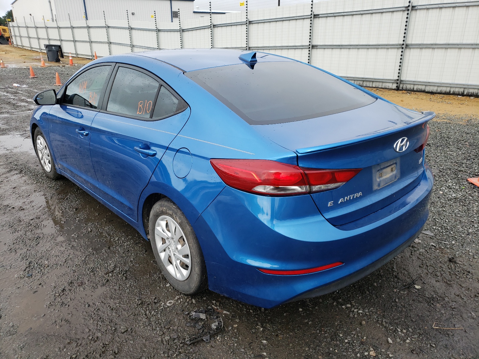 Photo 3 from auction – 2017 HYUNDAI ELANTRA SE with VIN 5NPD74LF6HH208144