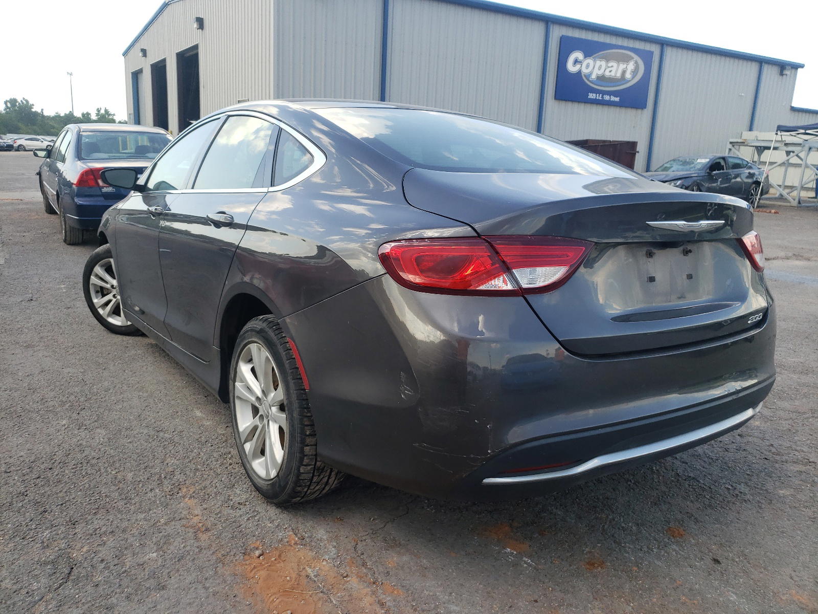 Photo 3 from auction – 2016 CHRYSLER 200 LIMITE with VIN 1C3CCCAB1GN120784