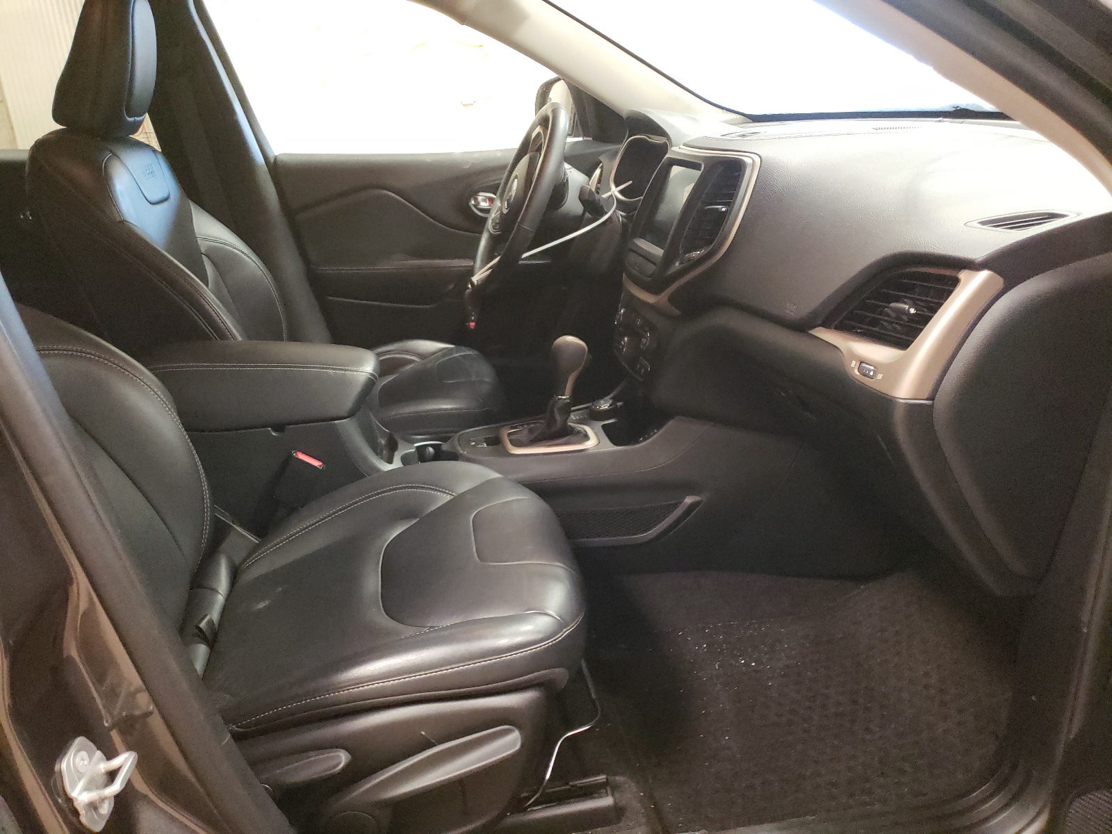 Photo 5 from auction – 2015 JEEP CHEROKEE L with VIN 1C4PJMCS5FW610479
