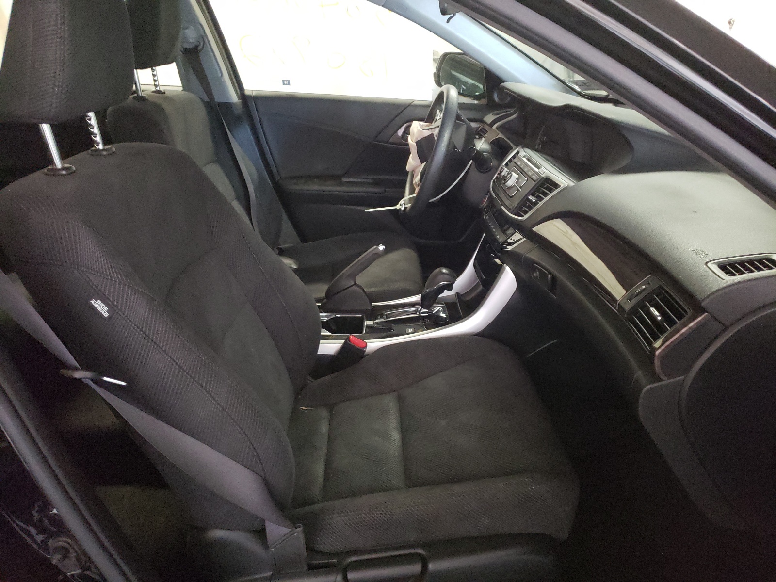 Photo 5 from auction – 2017 HONDA ACCORD with VIN JHMCR6F39HC018383