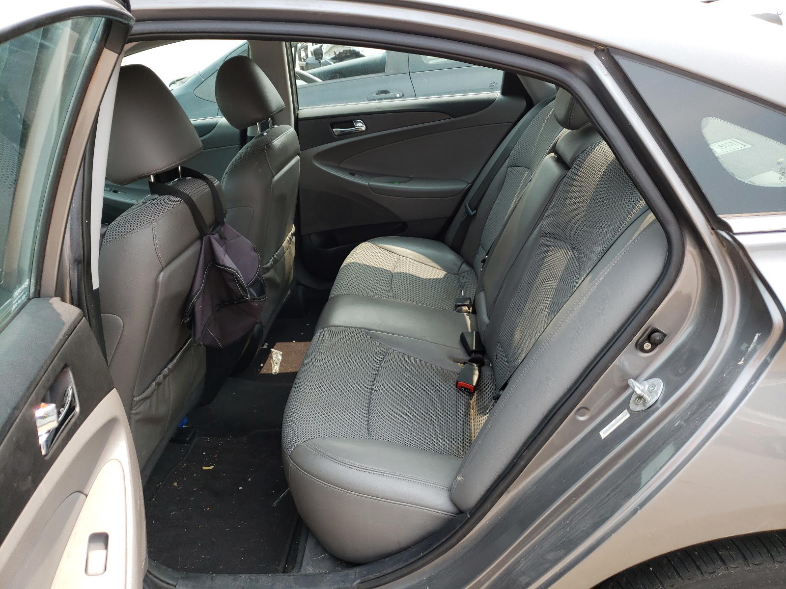 Photo 6 from auction – 2011 HYUNDAI SONATA SE with VIN 5NPEC4AC3BH068098