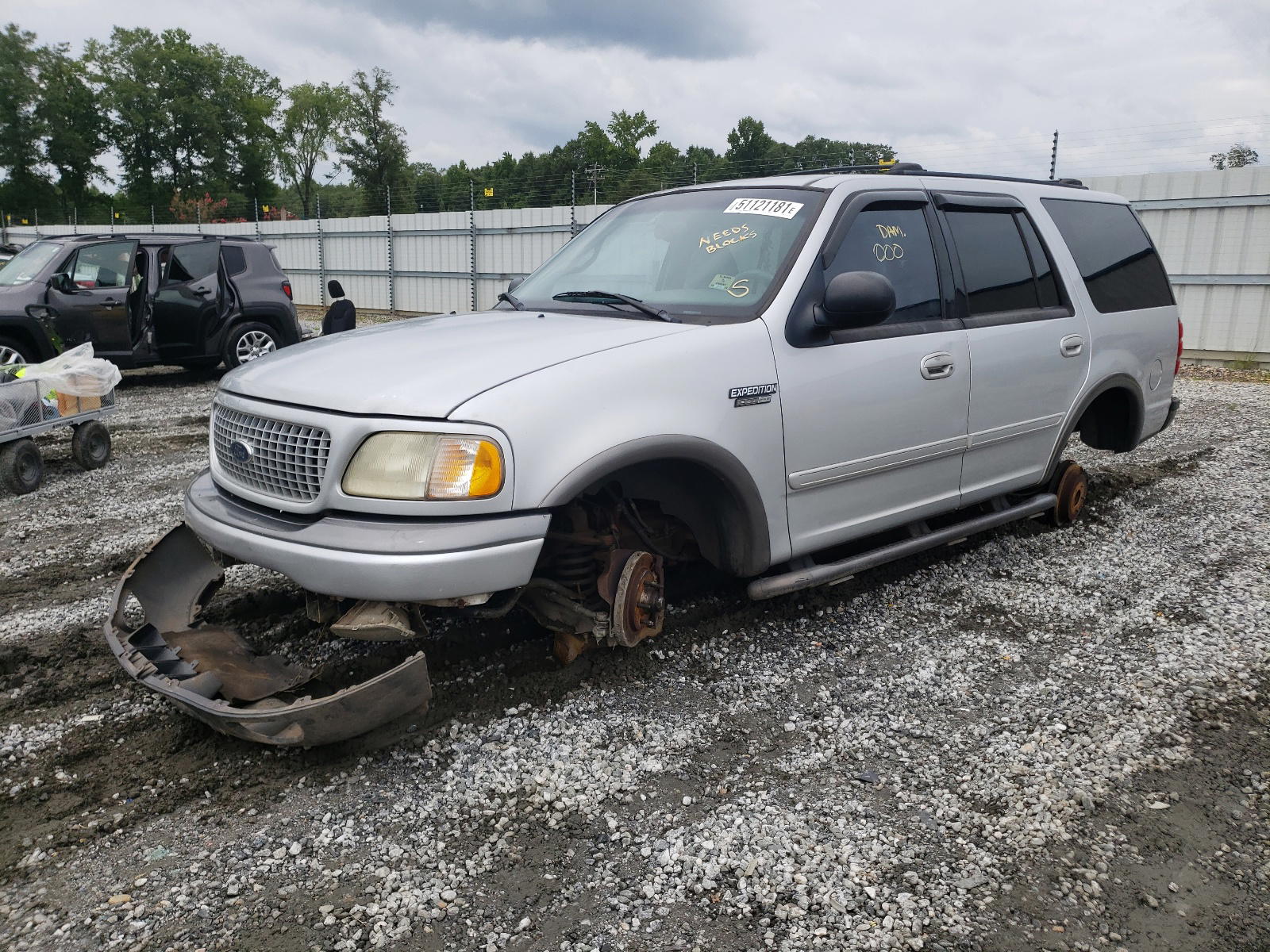 Photo 2 from auction – 2002 FORD EXPEDITION with VIN 1FMRU15W12LA93185