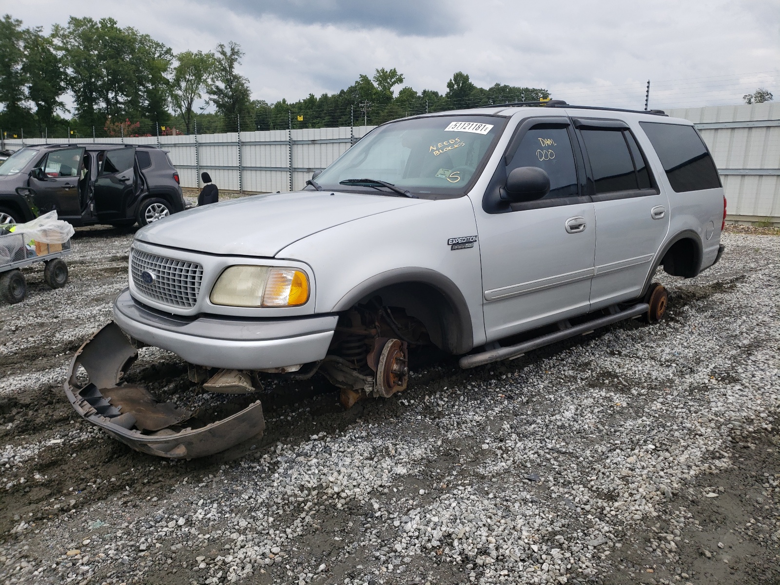 Zdjęcie 2 z aukcji – 2002 FORD EXPEDITION z VIN 1FMRU15W12LA93185