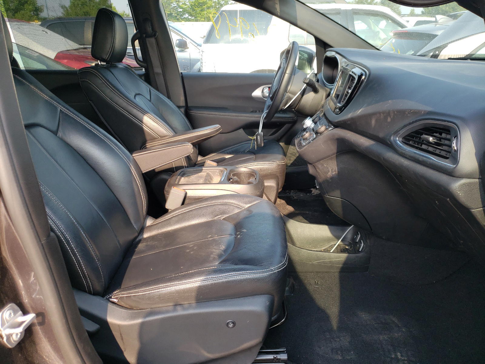 Photo 5 from auction – 2018 CHRYSLER PACIFICA T with VIN 2C4RC1FG2JR356708