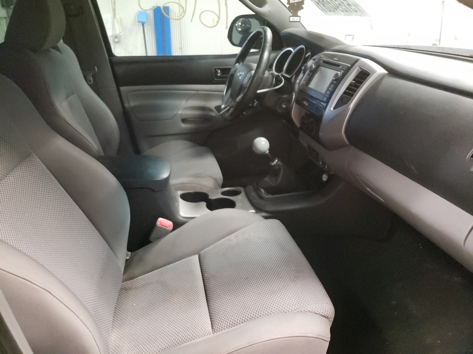 Photo 5 from auction – 2013 TOYOTA TACOMA DOU with VIN 5TFLU4EN5DX071396
