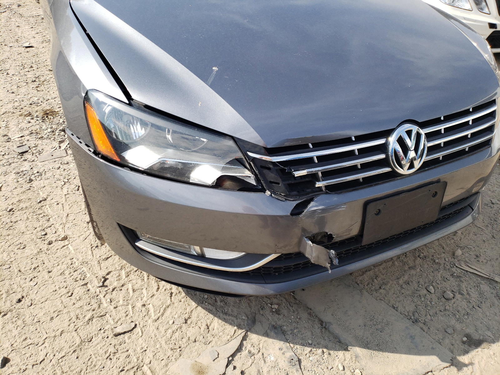 Photo 9 from auction – 2014 VOLKSWAGEN PASSAT SEL with VIN 1VWCT7A33EC003886