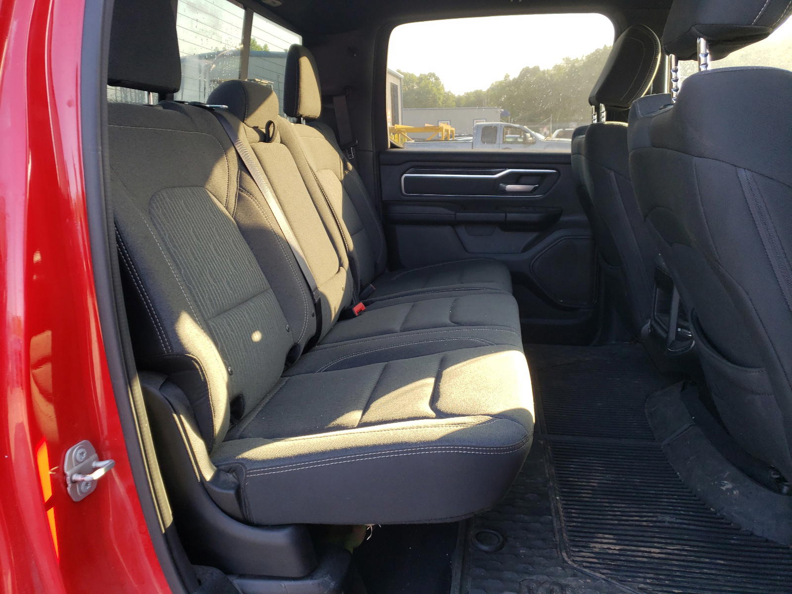 Photo 6 from auction – 2019 RAM 1500 BIG H with VIN 1C6SRFFT6KN593105