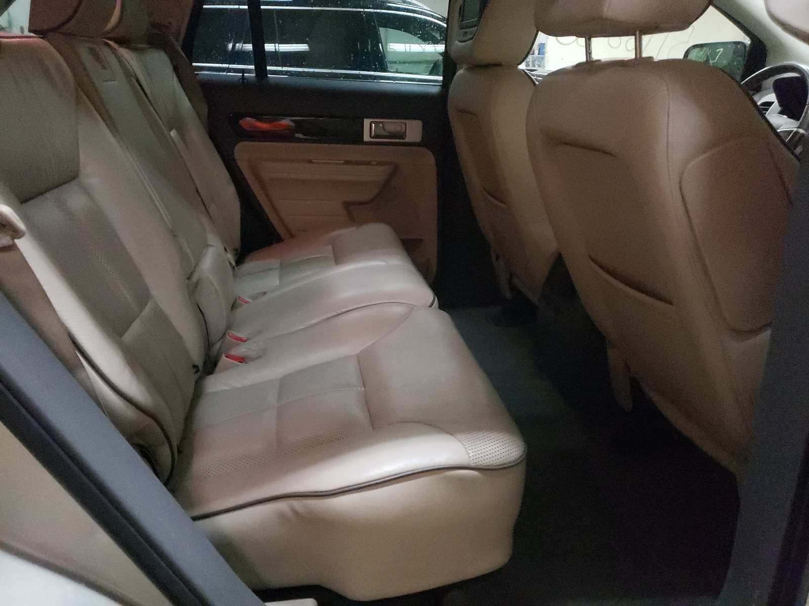 Foto 6 de la subasta – 2010 LINCOLN MKX con VIN 2LMDJ8JC3ABJ09302