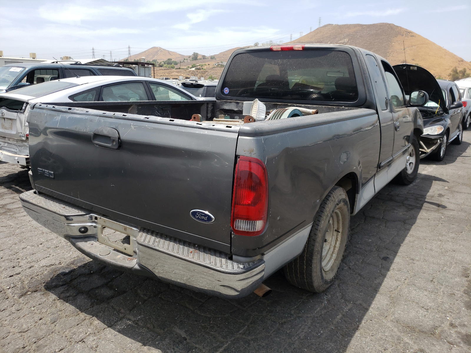 Photo 4 from auction – 2002 FORD F150 with VIN 1FTRX17W12NA93314