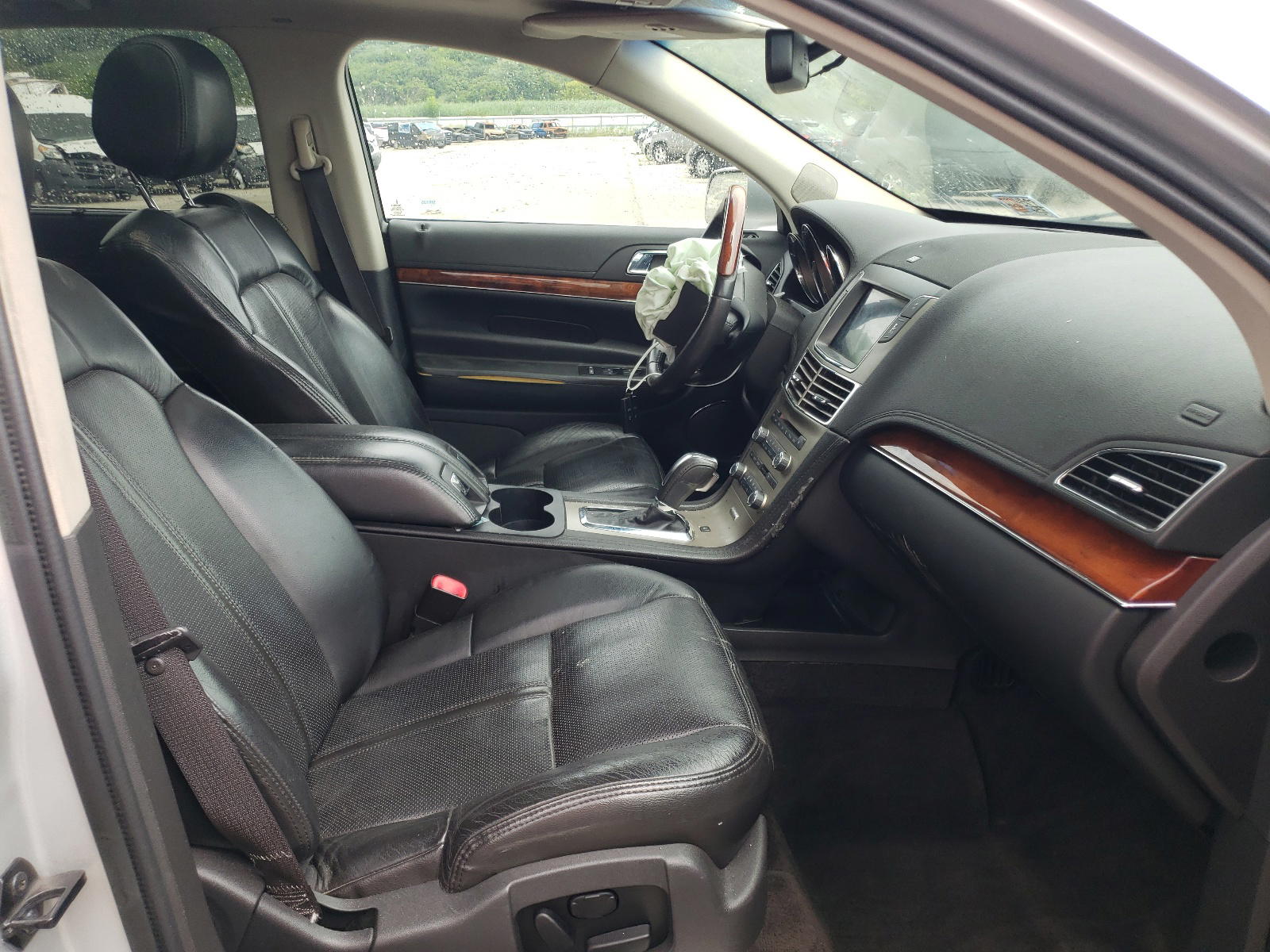 Photo 5 from auction – 2011 LINCOLN MKT with VIN 2LMHJ5AT7BBJ52560