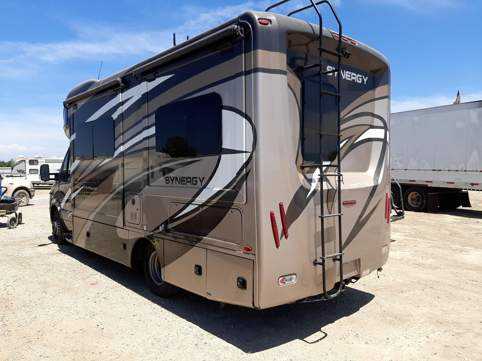 Photo 3 from auction – 2018 THOR MOTOR HOME with VIN WDAPF4CC4H9738954