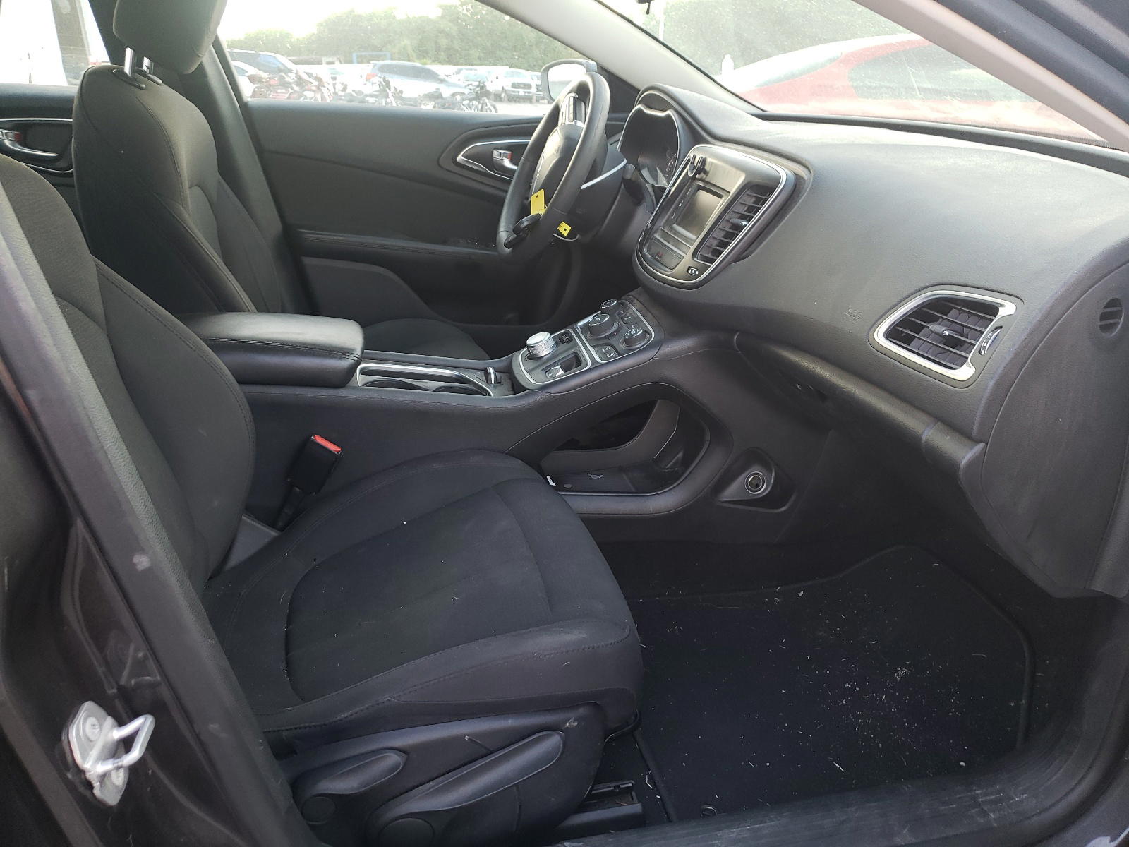 Photo 5 from auction – 2016 CHRYSLER 200 LIMITE with VIN 1C3CCCAB1GN120784
