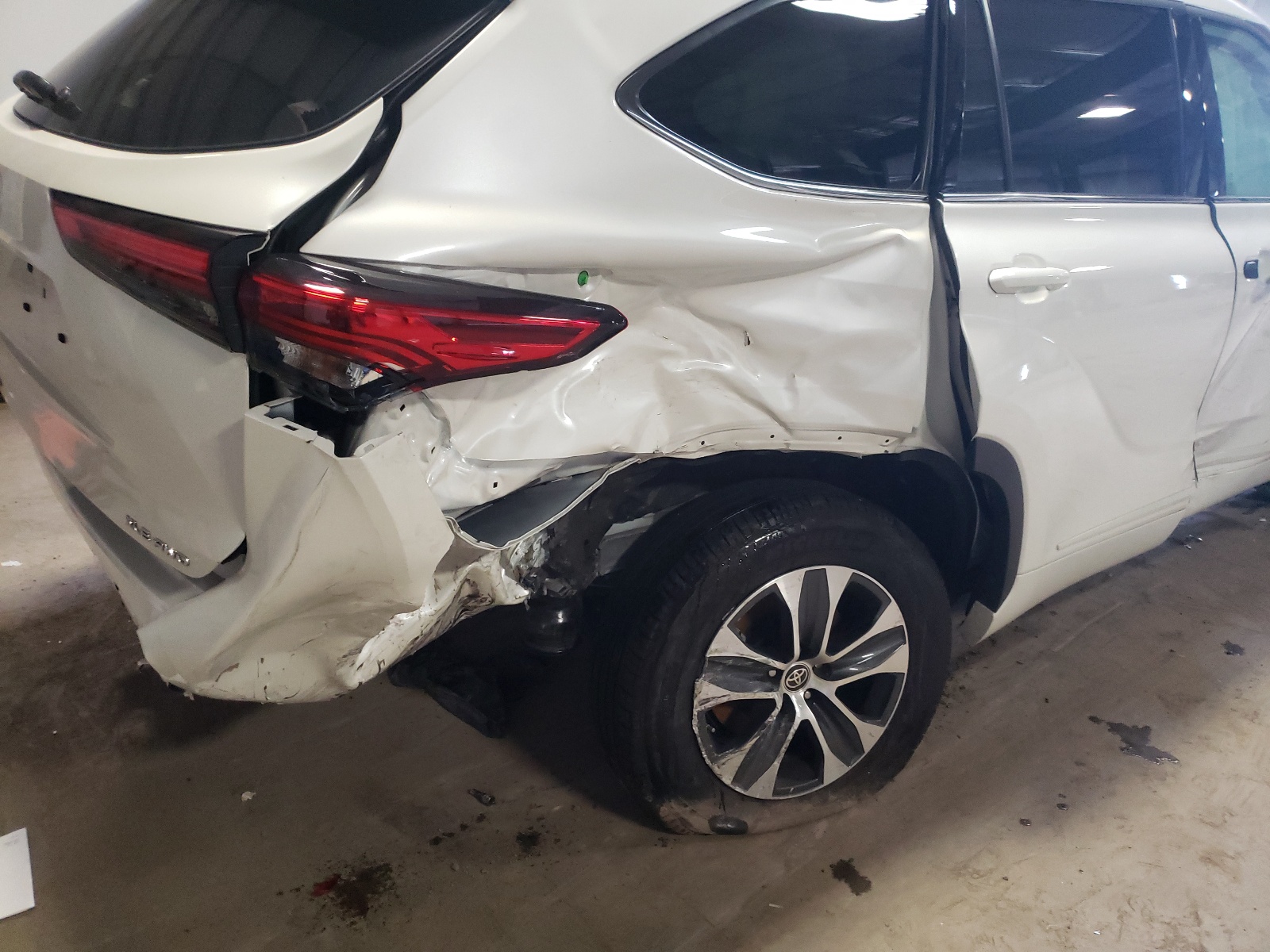 Photo 9 from auction – 2021 TOYOTA HIGHLANDER with VIN 5TDGZRBH1MS066121