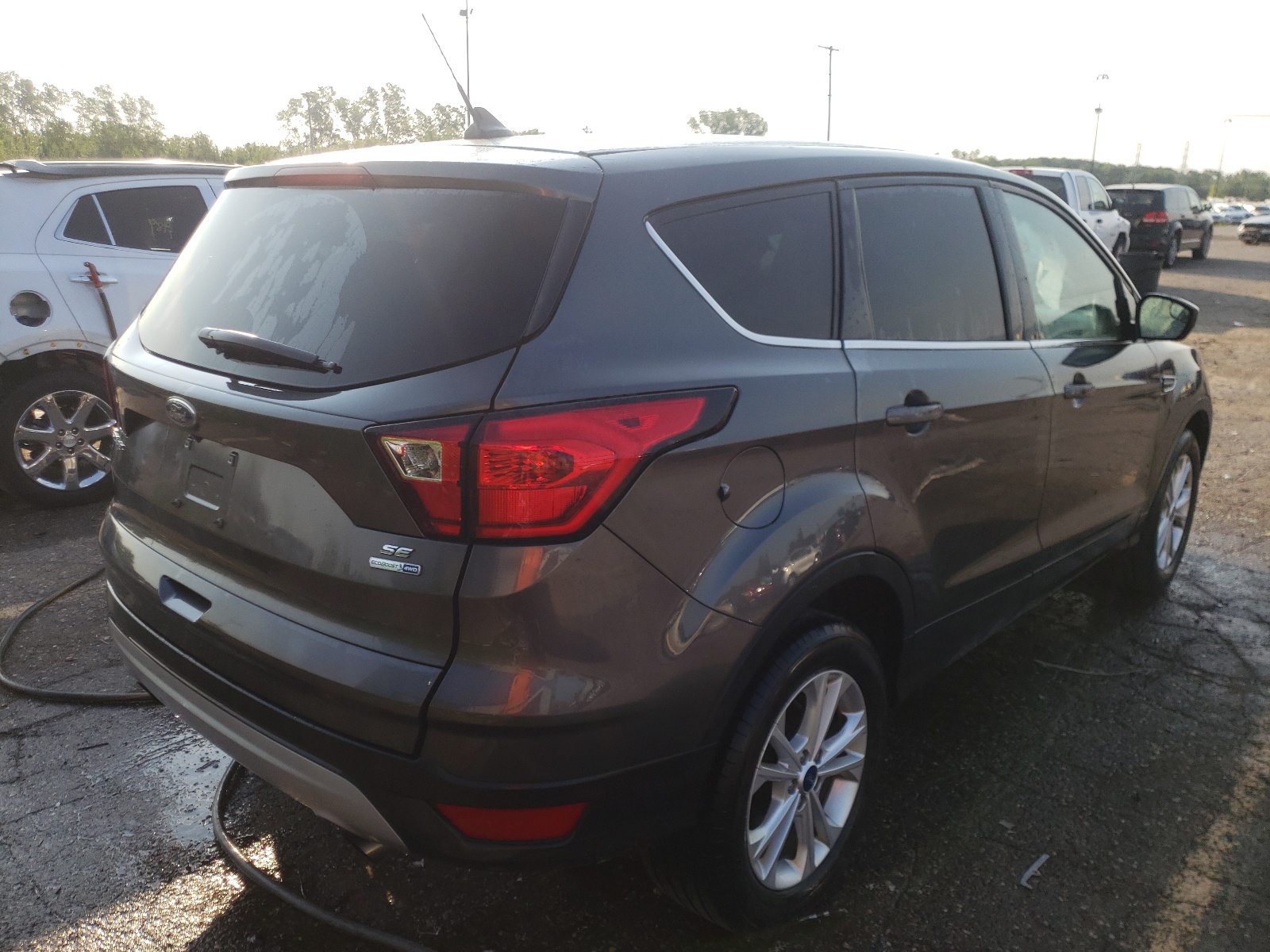 Photo 4 from auction – 2019 FORD ESCAPE SE with VIN 1FMCU9GD1KUA98638
