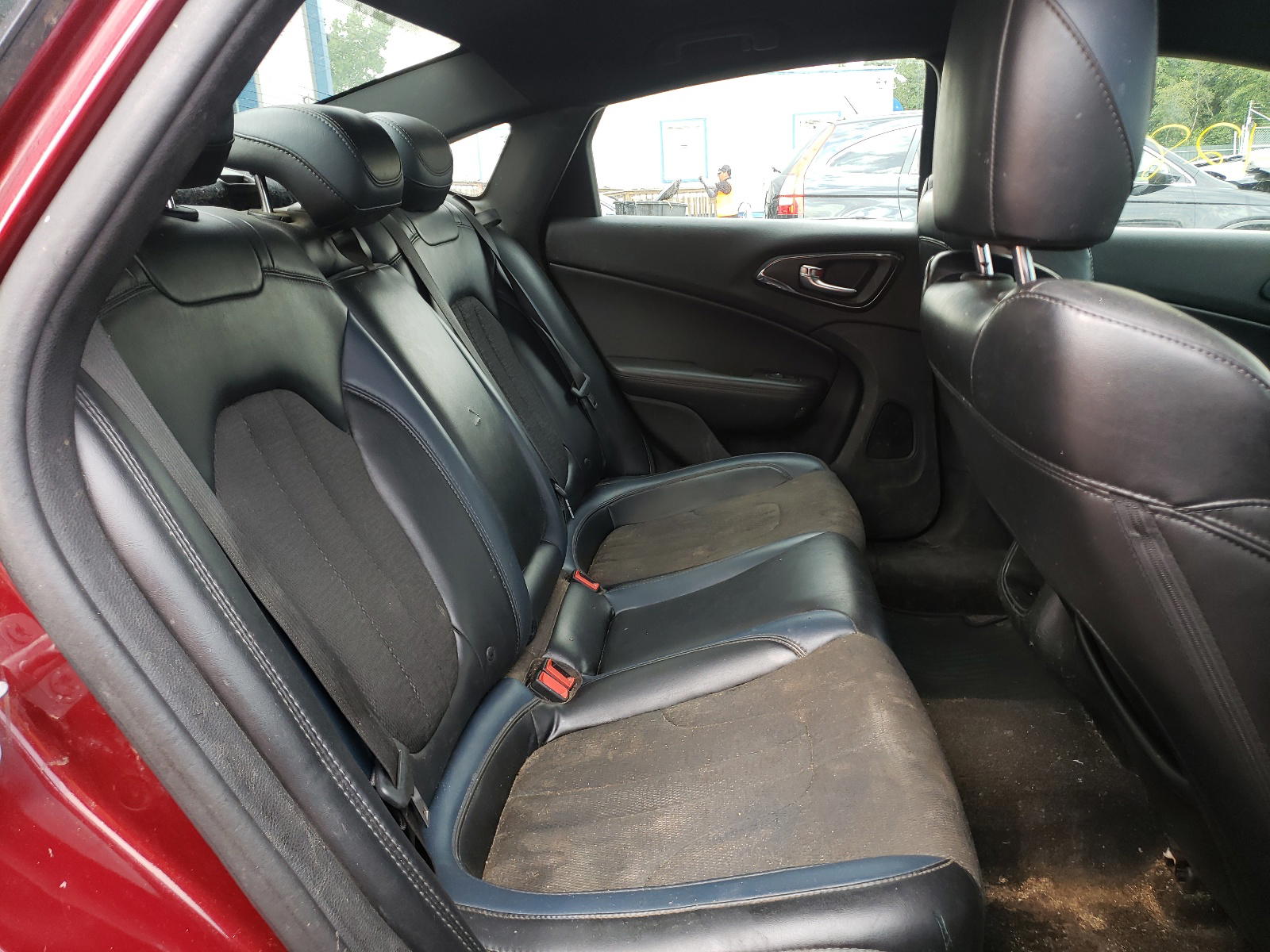 Photo 6 from auction – 2015 CHRYSLER 200 S with VIN 1C3CCCDG1FN627867