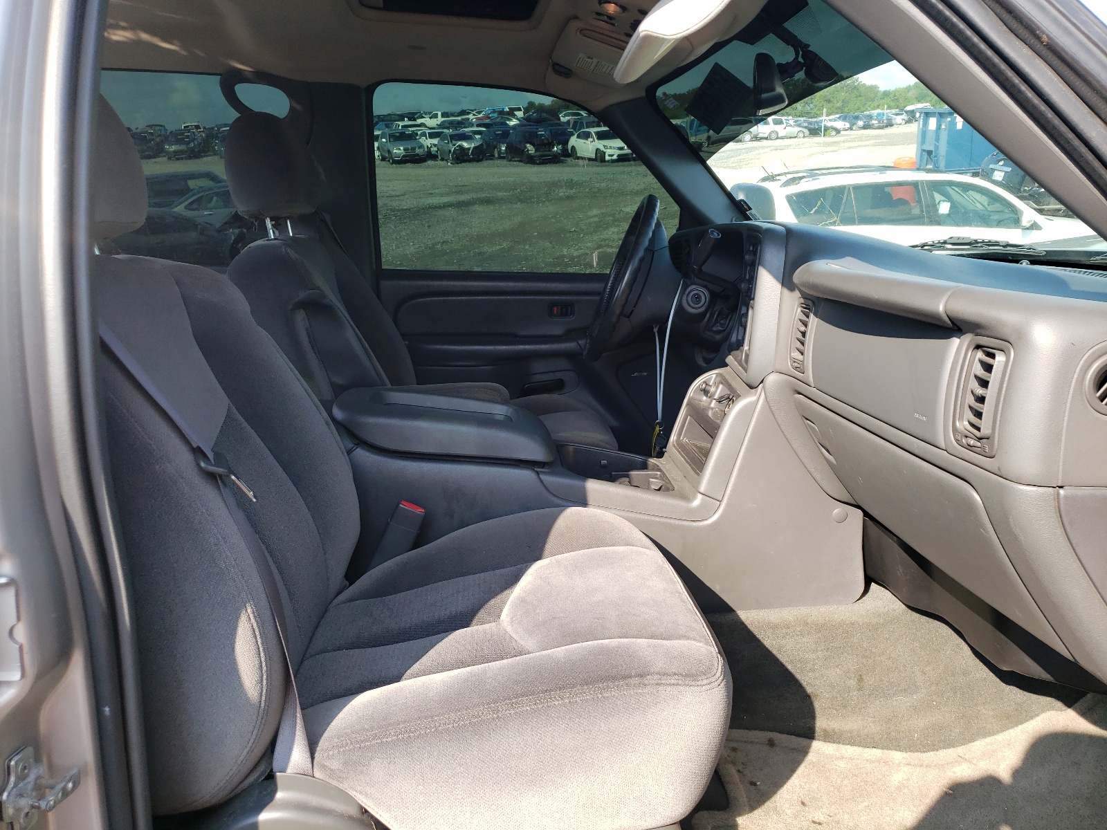 Photo 5 from auction – 2005 GMC NEW SIERRA with VIN 2GTEK13T151188275