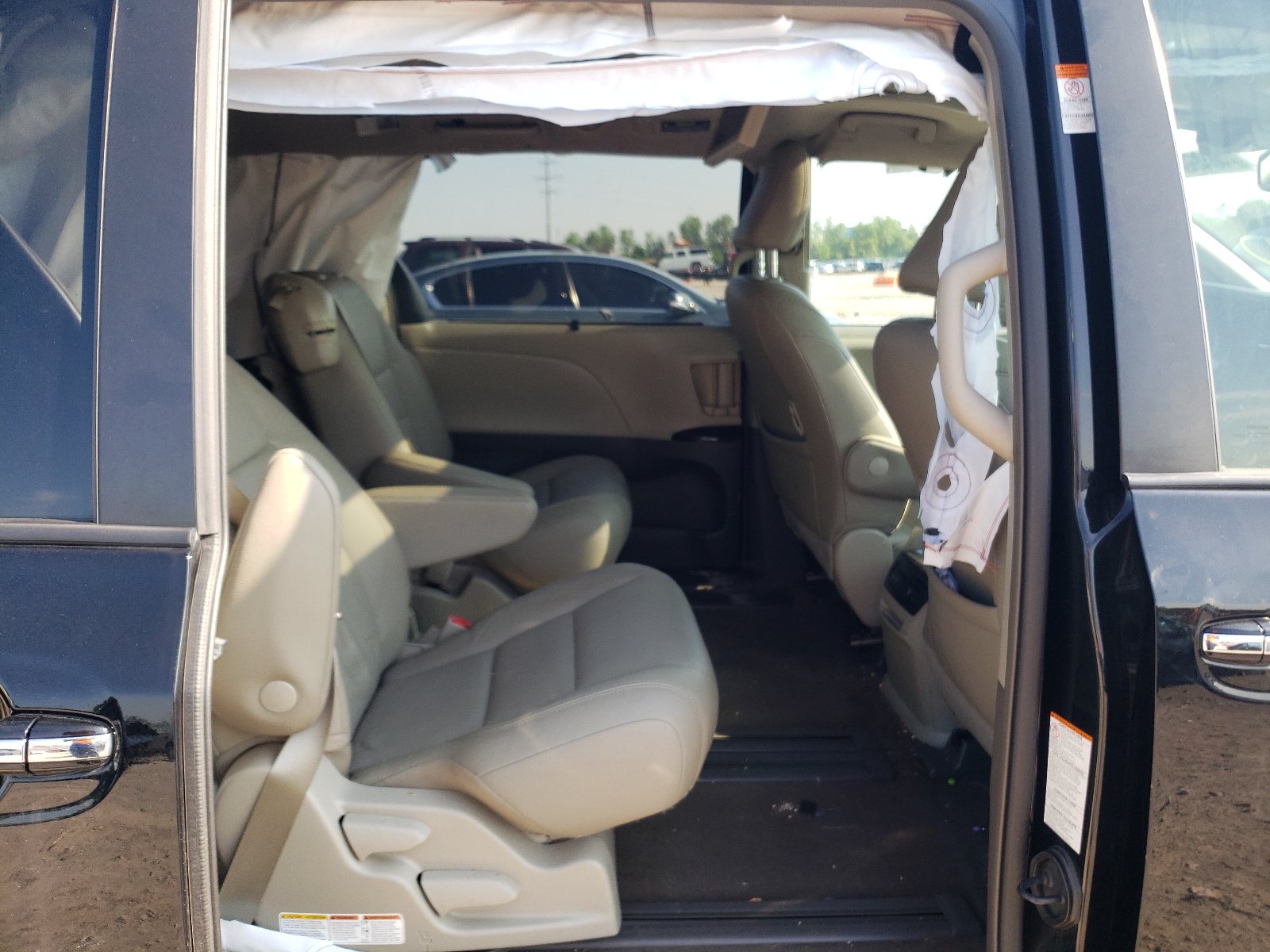 Photo 6 from auction – 2018 TOYOTA SIENNA XLE with VIN 5TDYZ3DC1JS950767
