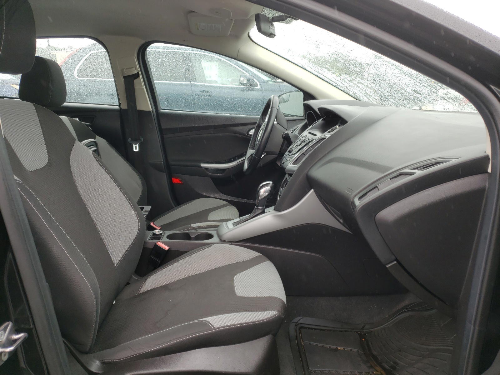 Photo 5 from auction – 2012 FORD FOCUS SE with VIN 1FAHP3K23CL333848