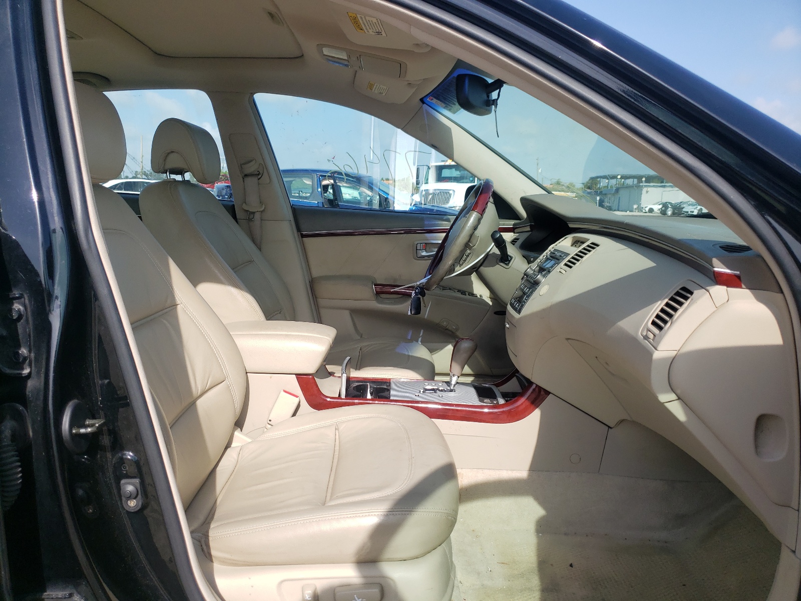 Photo 5 from auction – 2007 HYUNDAI AZERA SE with VIN KMHFC46F67A148819