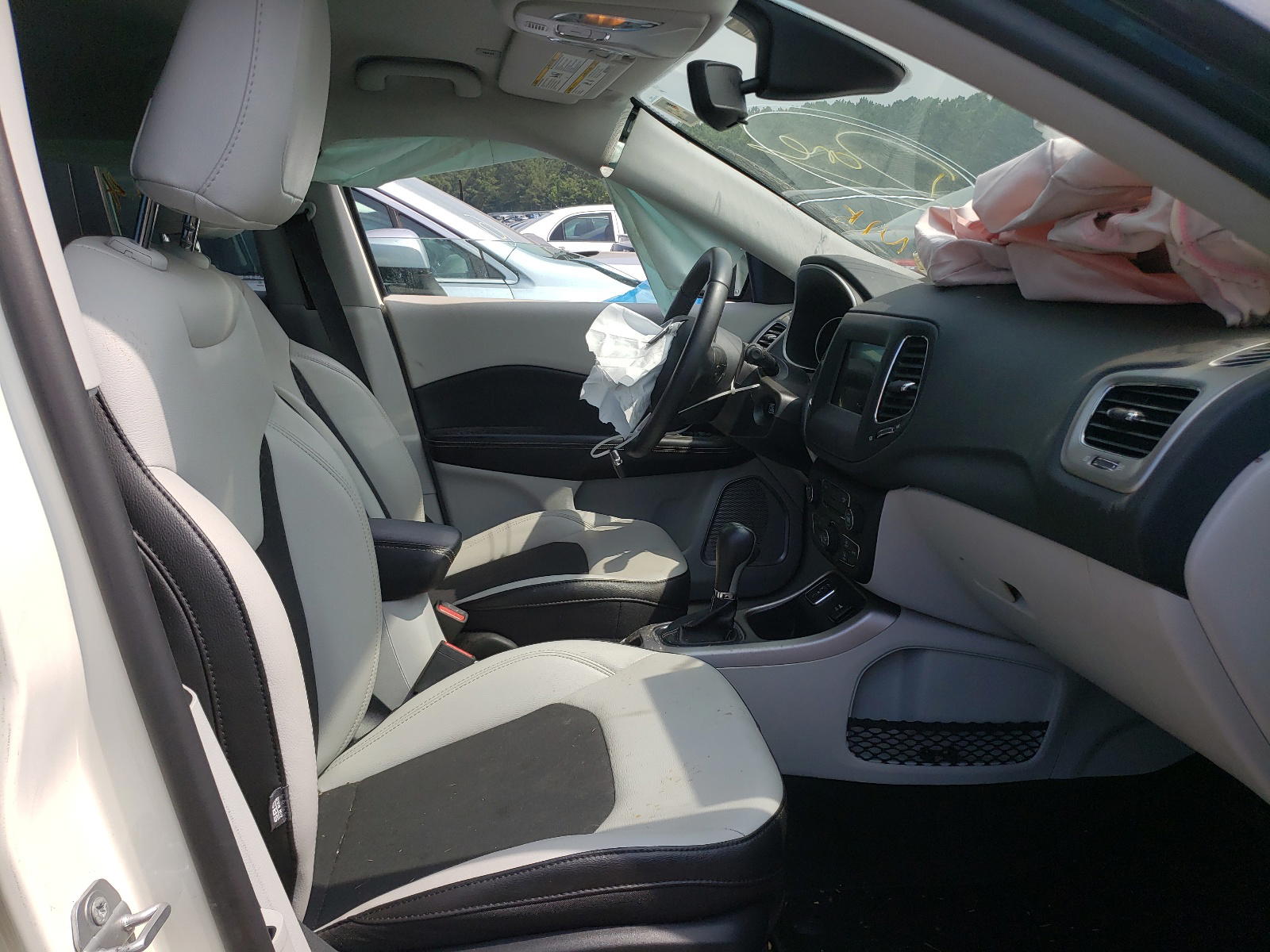 Photo 5 from auction – 2019 JEEP COMPASS LA with VIN 3C4NJCBB7KT677037