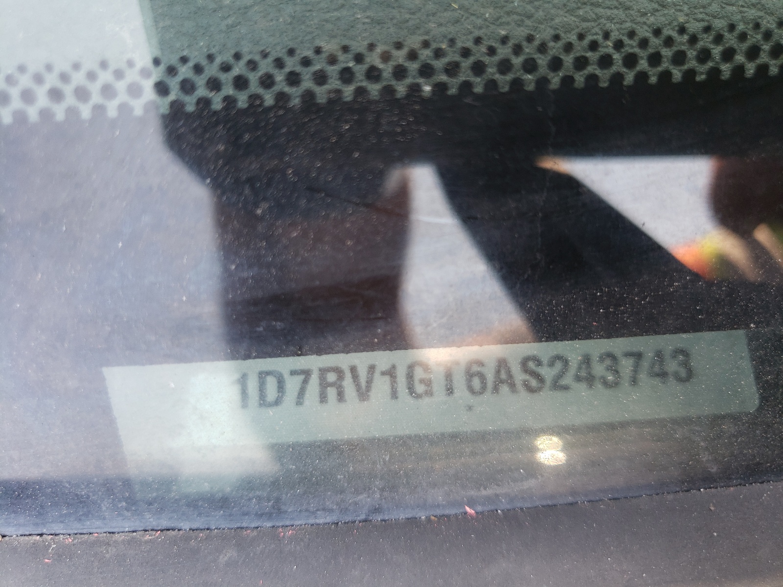 Photo 10 from auction – 2010 DODGE RAM 1500 with VIN 1D7RV1GT6AS243743