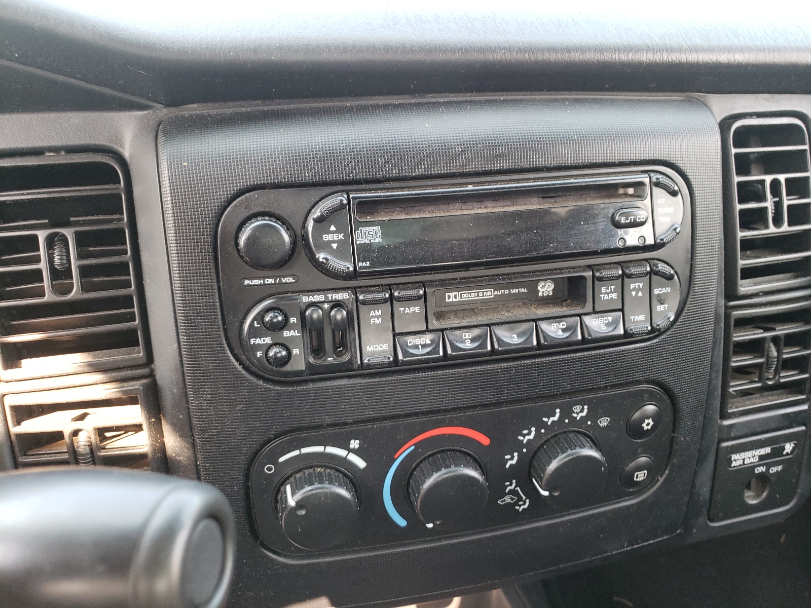 Photo 9 from auction – 2004 DODGE DAKOTA SPO with VIN 1D7HG32N24S642888
