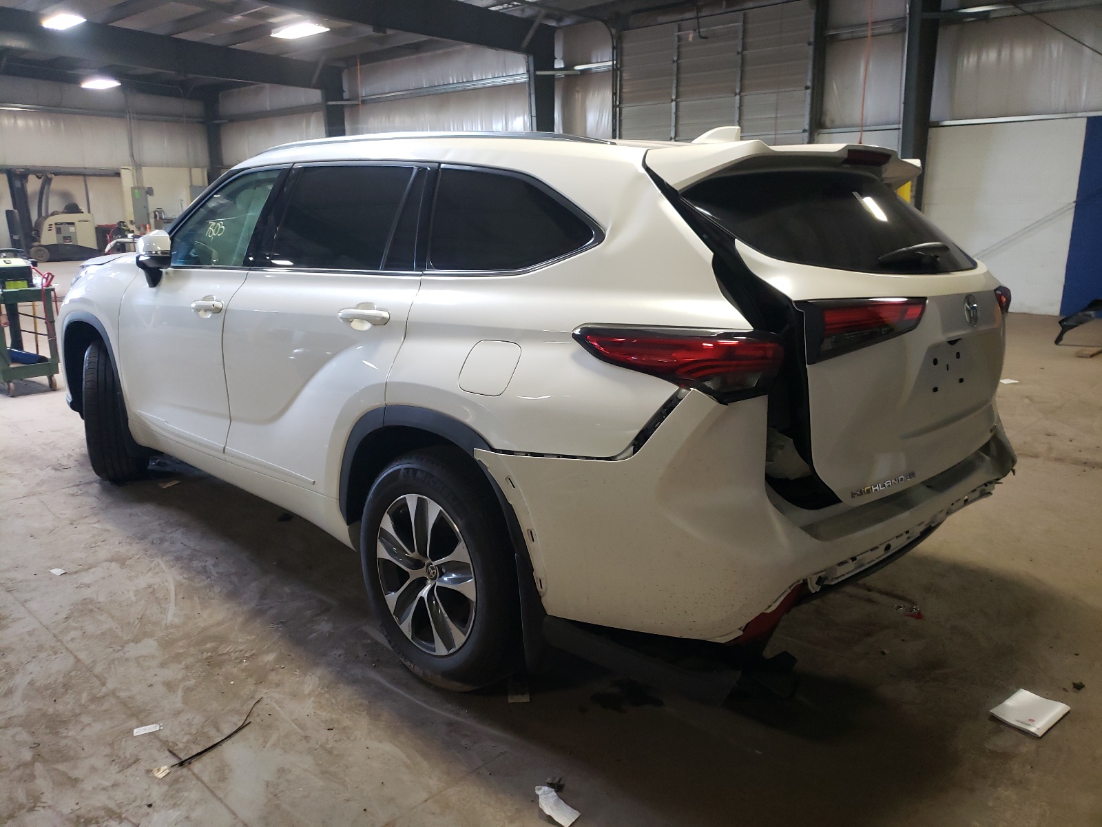 Photo 3 from auction – 2021 TOYOTA HIGHLANDER with VIN 5TDGZRBH1MS066121