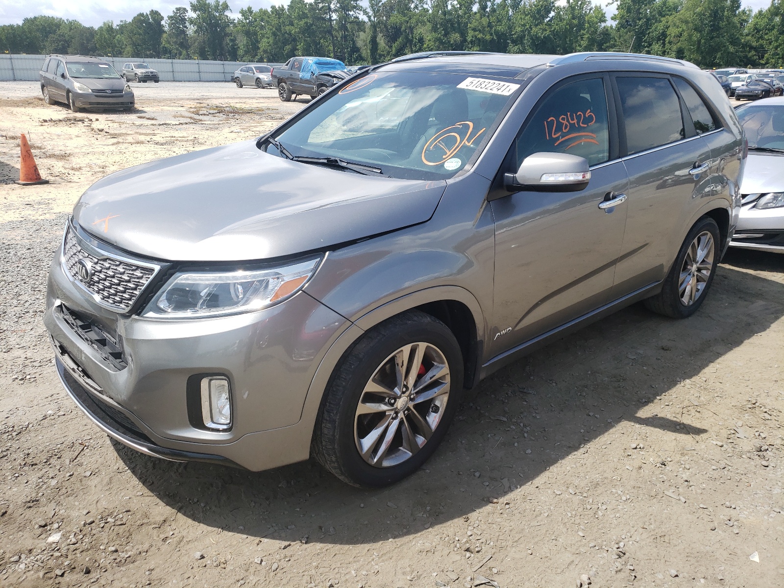 Photo 2 from auction – 2014 KIA SORENTO SX with VIN 5XYKWDA77EG440339