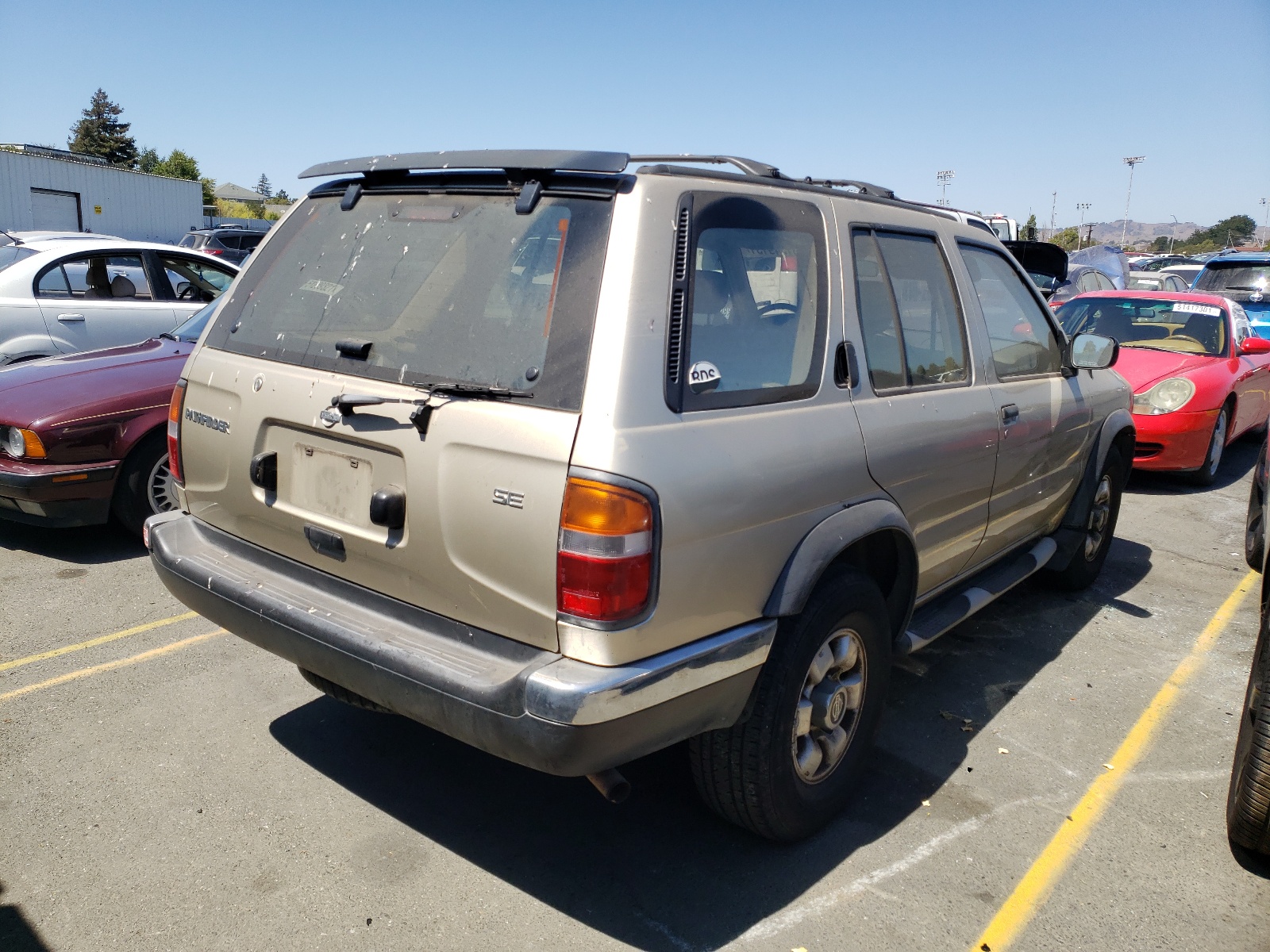 Photo 4 from auction – 1998 NISSAN PATHFINDER with VIN JN8AR05Y4WW234547