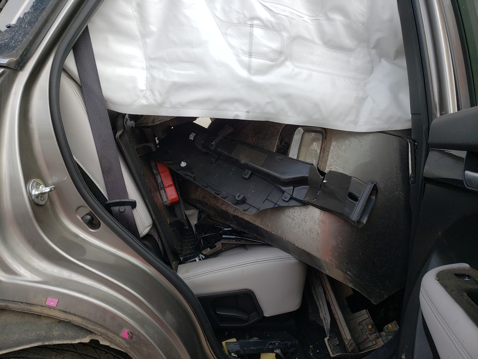 Photo 6 from auction – 2015 KIA SORENTO SX with VIN 5XYKWDA72FG629515