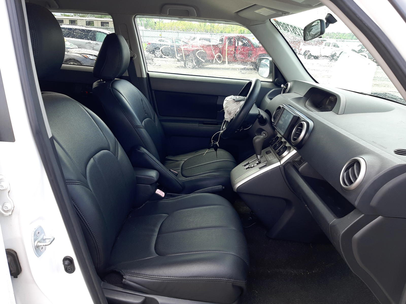 Photo 5 from auction – 2008 SCION XB with VIN JTLKE50E481012892