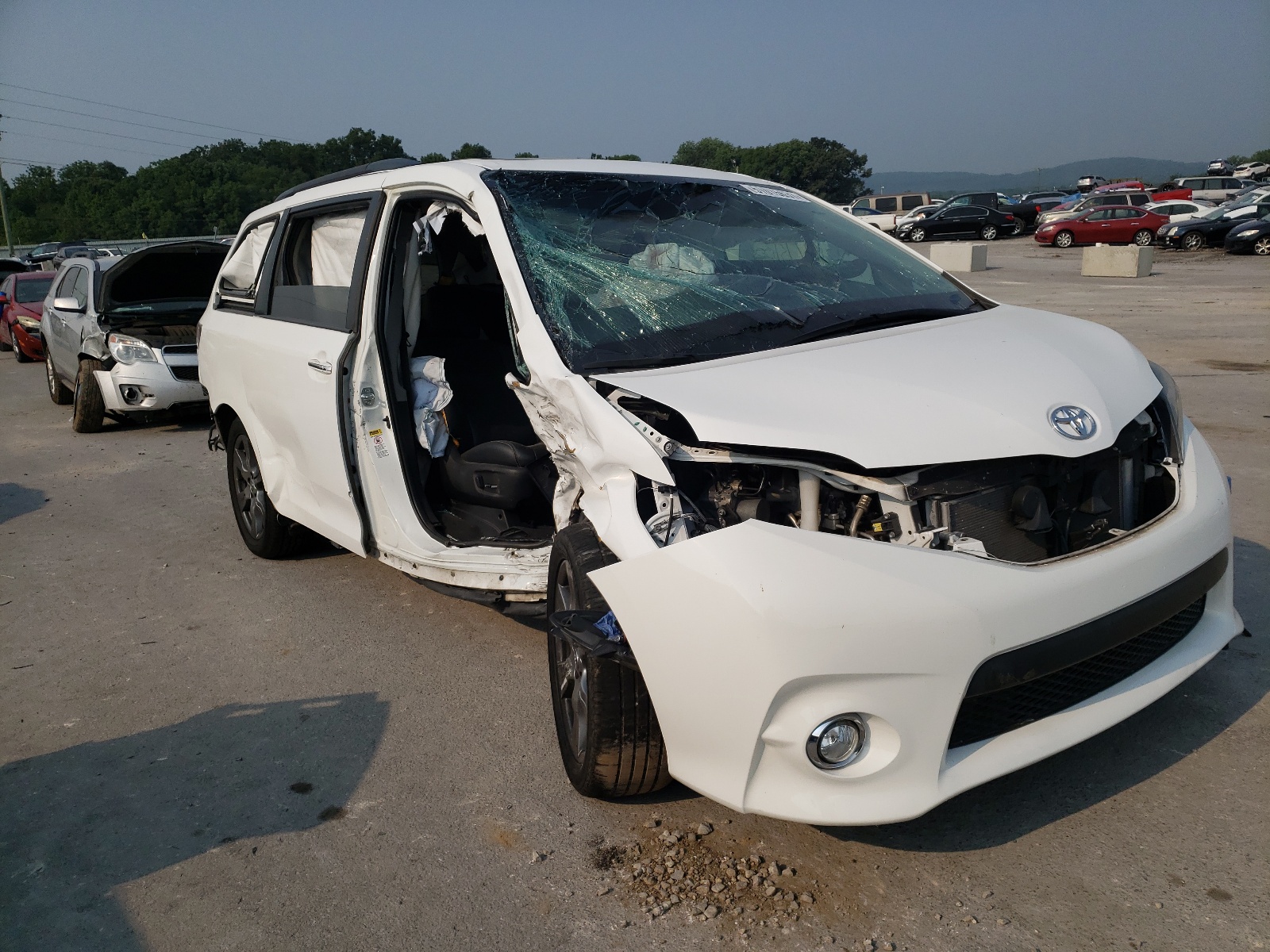 Photo 1 from auction – 2017 TOYOTA SIENNA SE with VIN 5TDXZ3DC1HS812846