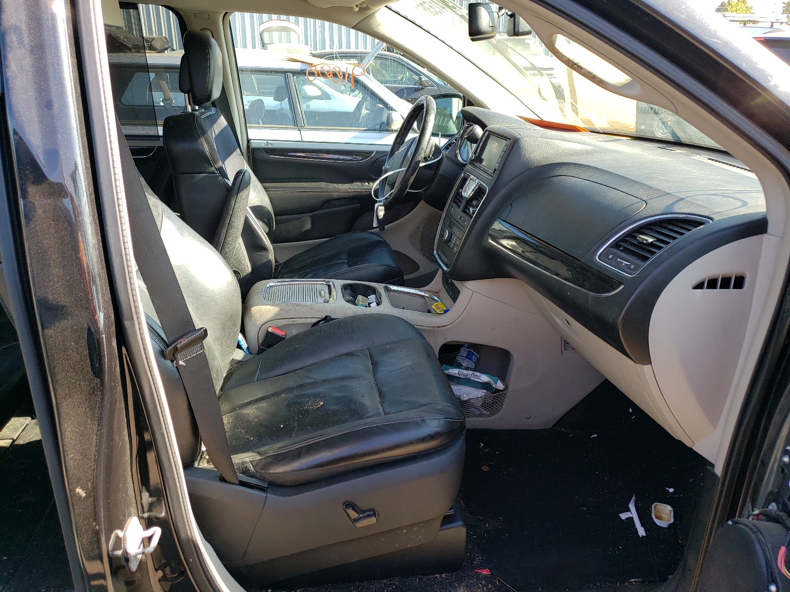 Photo 5 from auction – 2013 CHRYSLER TOWN & COU with VIN 2C4RC1GG6DR786650