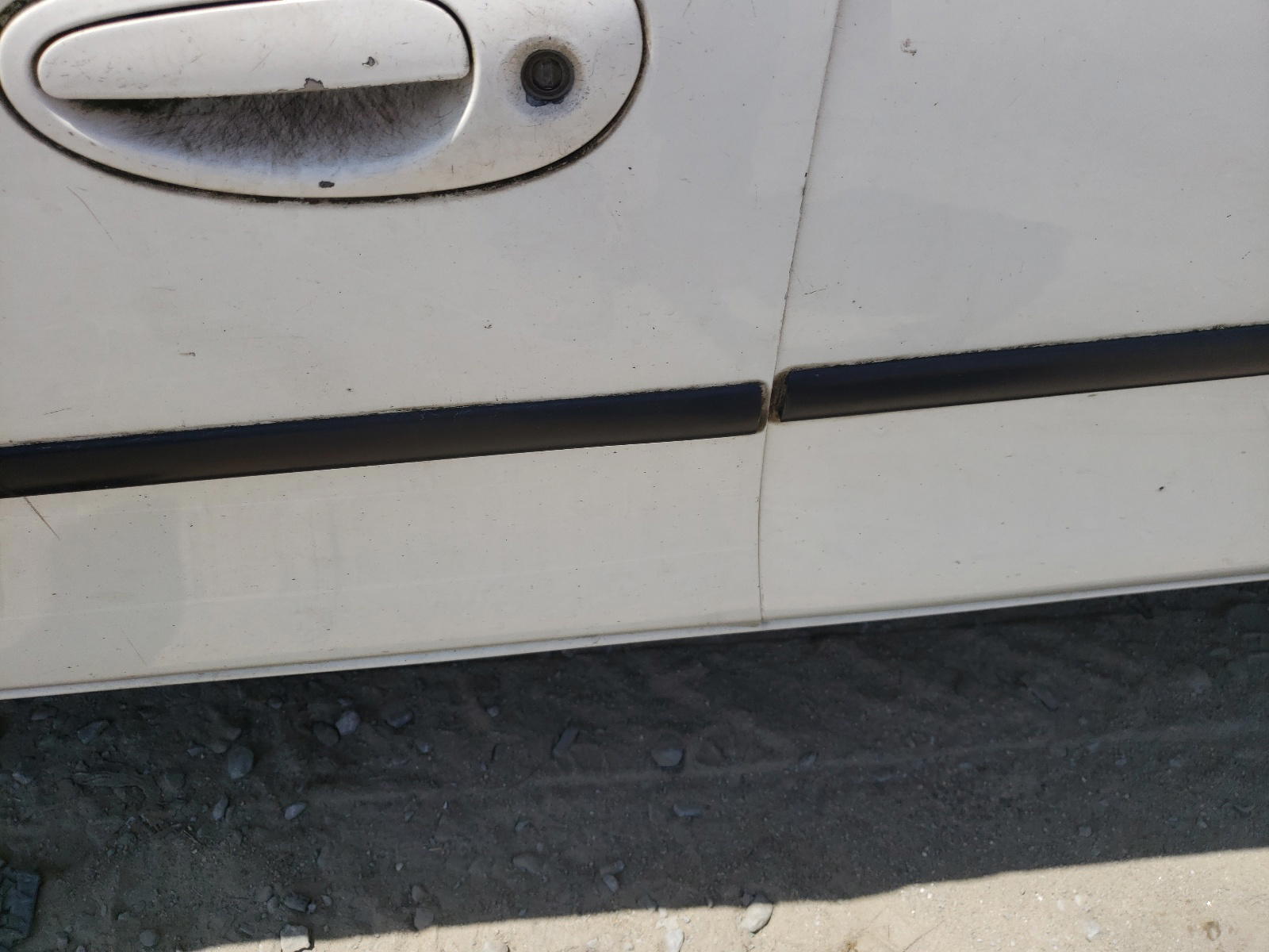 Photo 10 from auction – 2003 DODGE NEON SE with VIN 1B3ES26C83D236018
