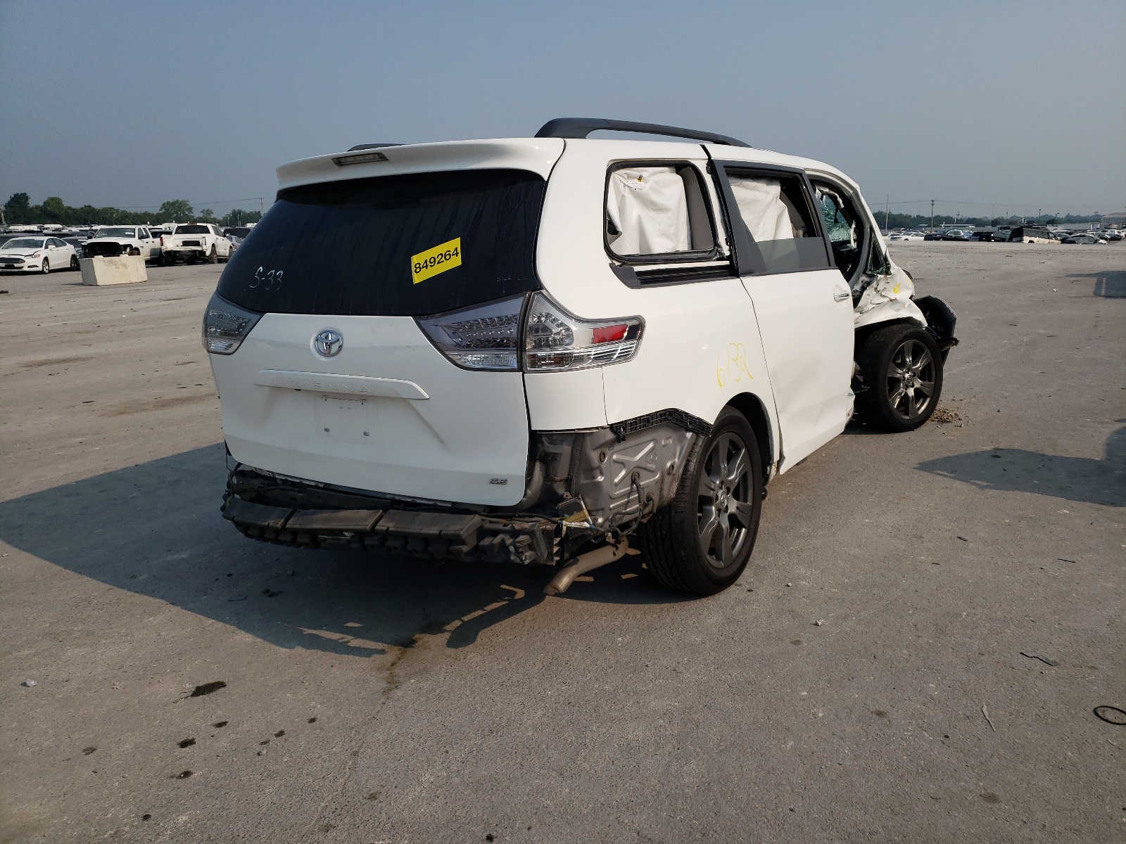 Photo 4 from auction – 2017 TOYOTA SIENNA SE with VIN 5TDXZ3DC1HS812846