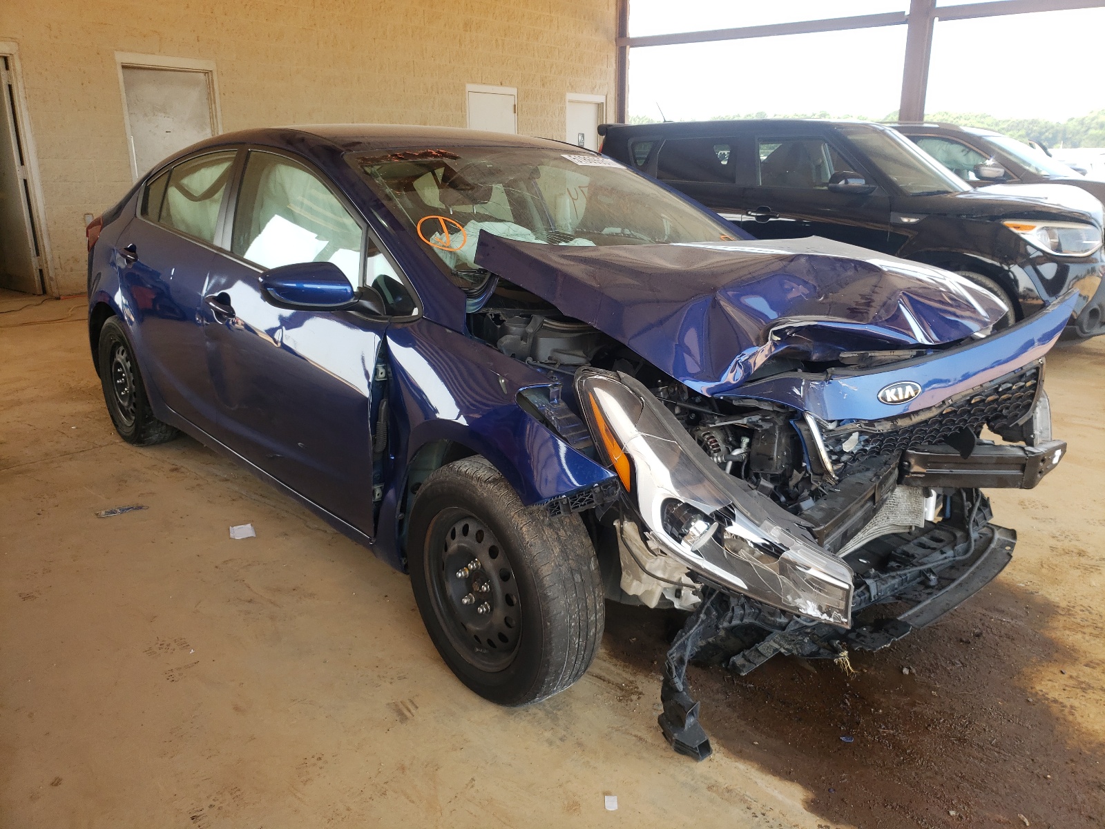 Photo 1 from auction – 2018 KIA FORTE LX with VIN 3KPFK4A70JE177647