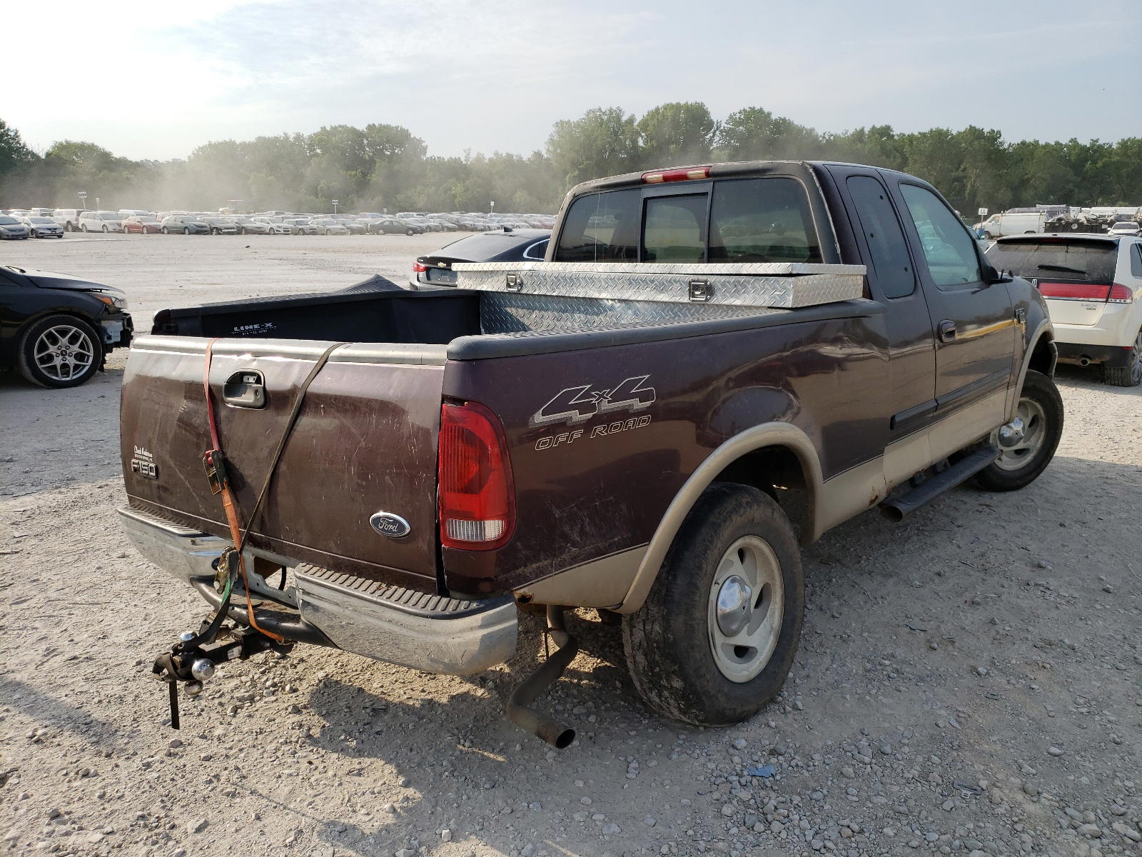 Photo 4 from auction – 2000 FORD F150 with VIN 1FTRX18L9YNC08044