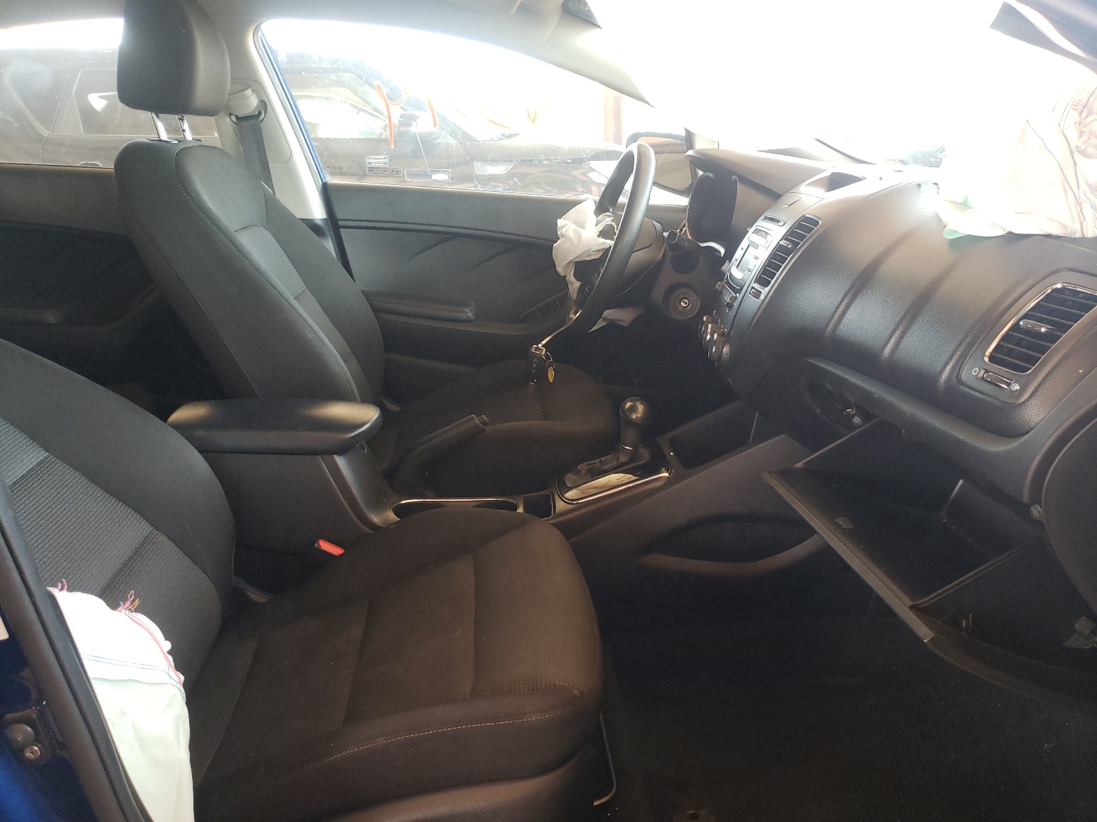 Photo 5 from auction – 2018 KIA FORTE LX with VIN 3KPFK4A70JE177647