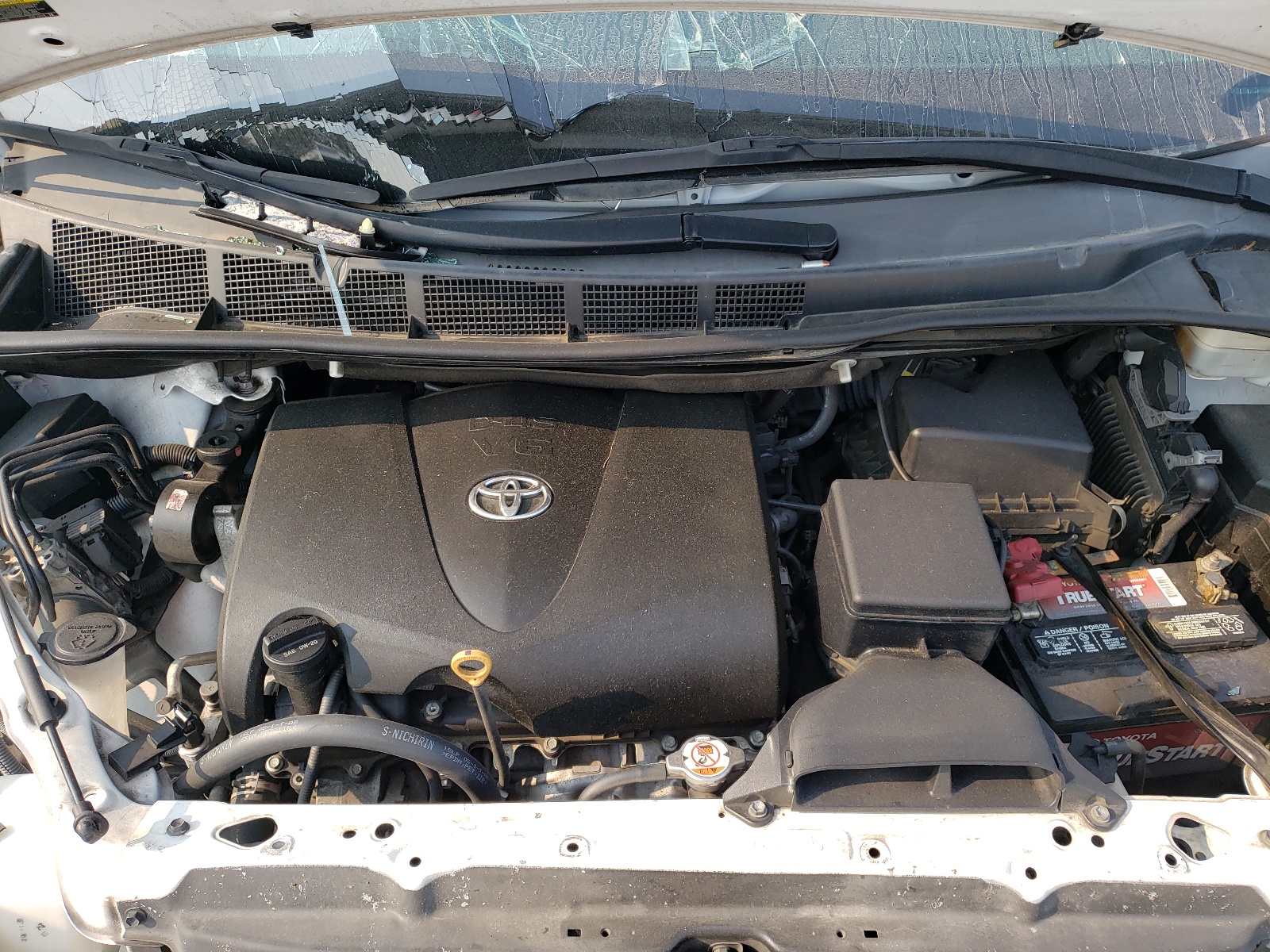 Photo 7 from auction – 2017 TOYOTA SIENNA SE with VIN 5TDXZ3DC1HS812846