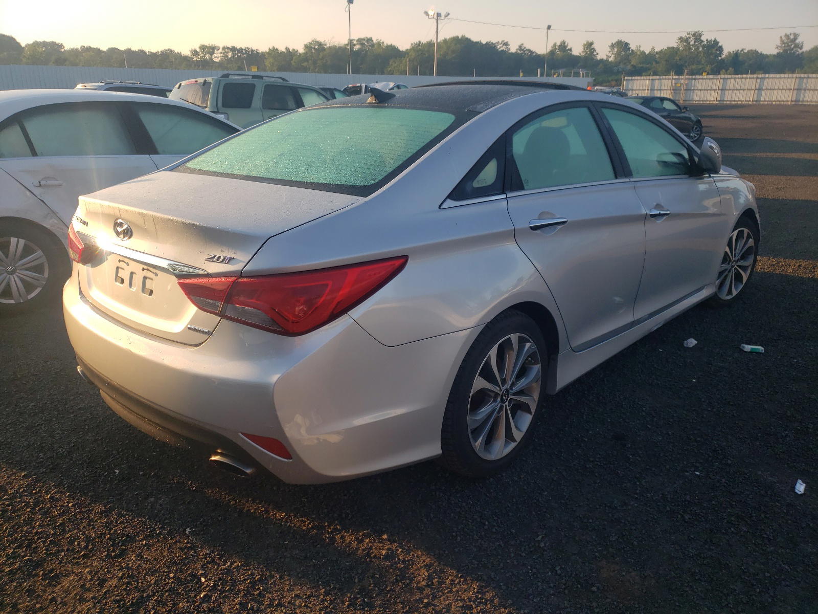 Photo 4 from auction – 2014 HYUNDAI SONATA SE with VIN 5NPEC4AB5EH844596