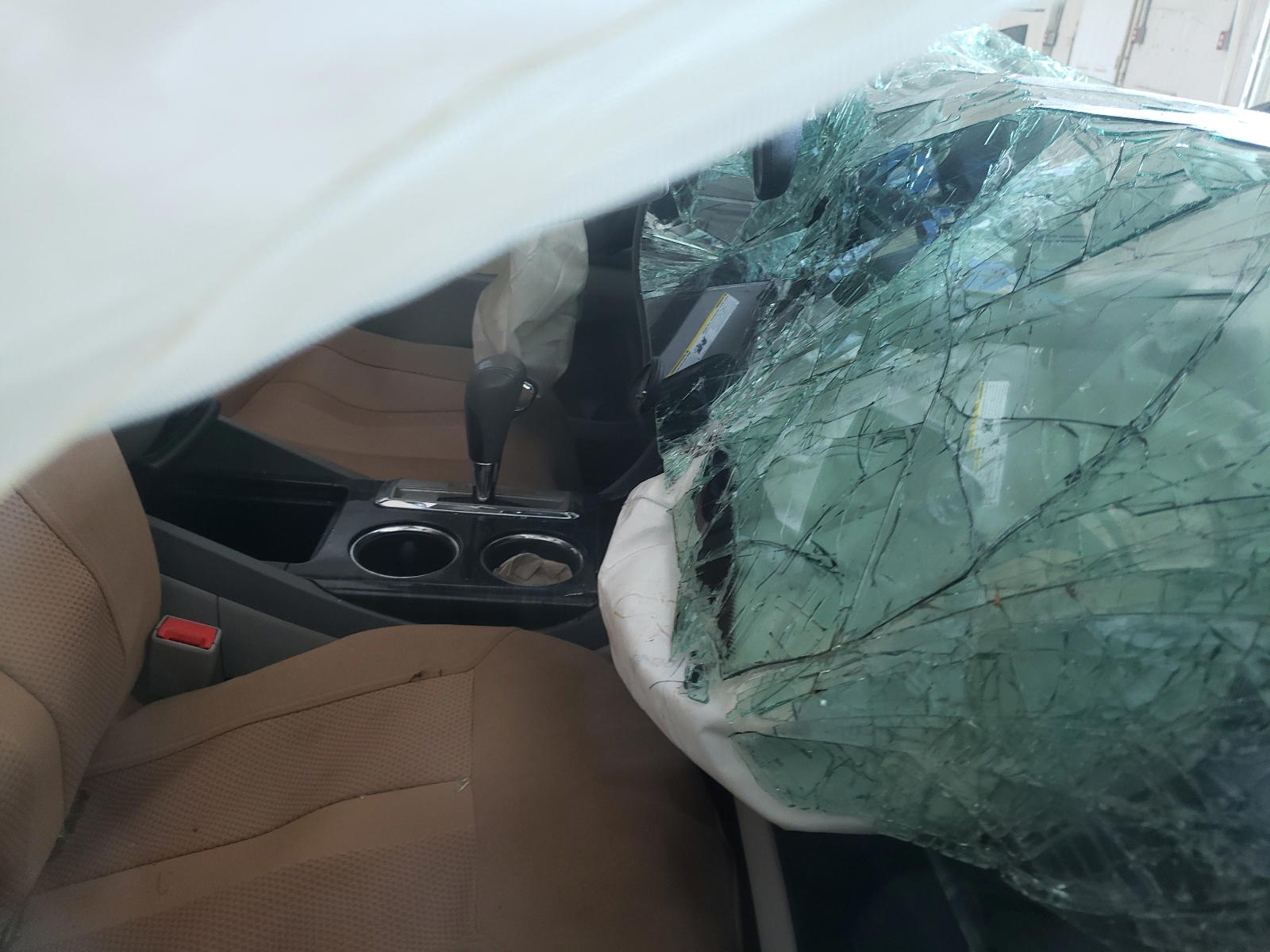Photo 5 from auction – 2017 BUICK ENCLAVE with VIN 5GAKRBKDXHJ172781