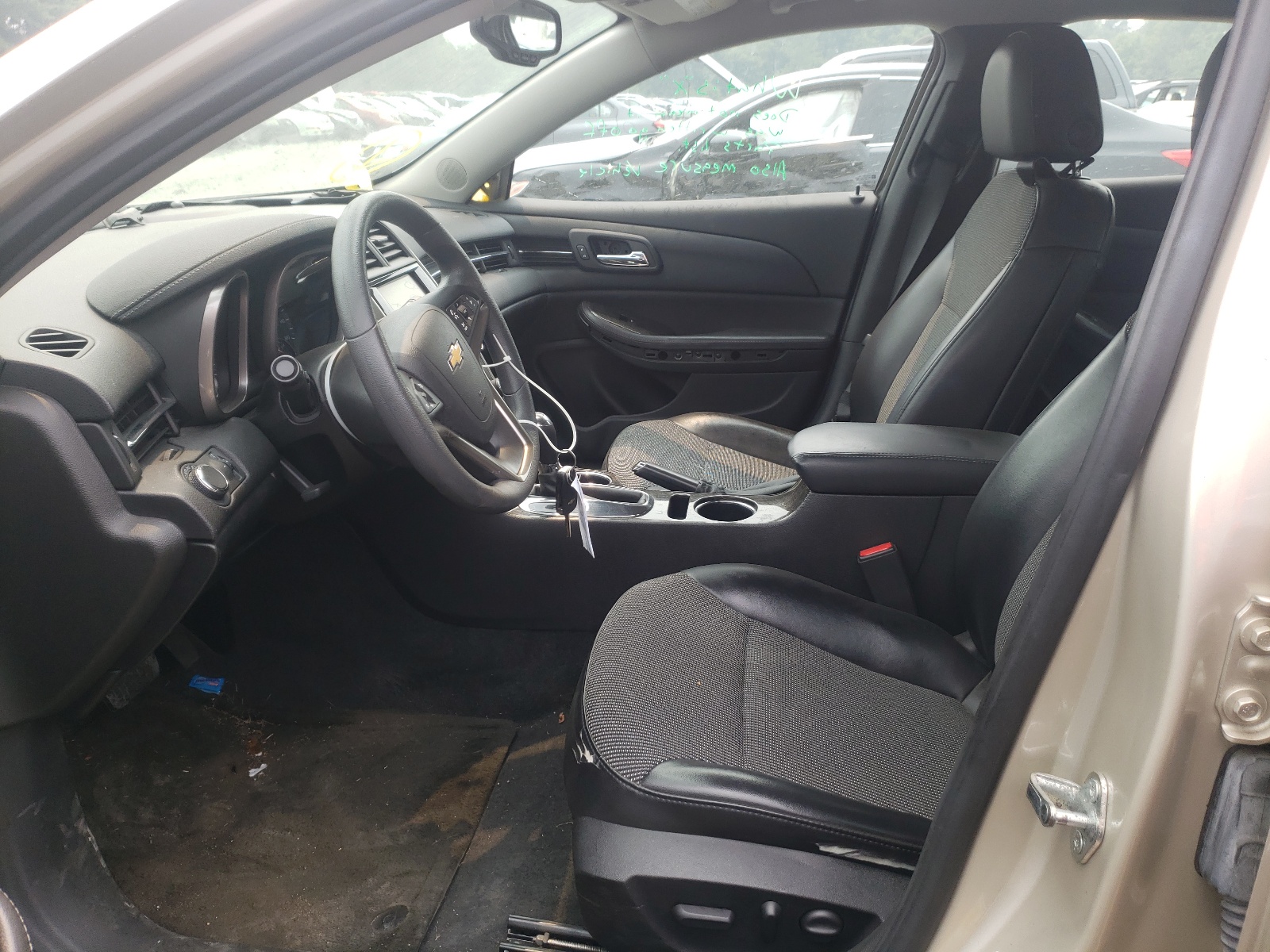 Photo 5 from auction – 2015 CHEVROLET MALIBU 1LT with VIN 1G11C5SL2FF175493