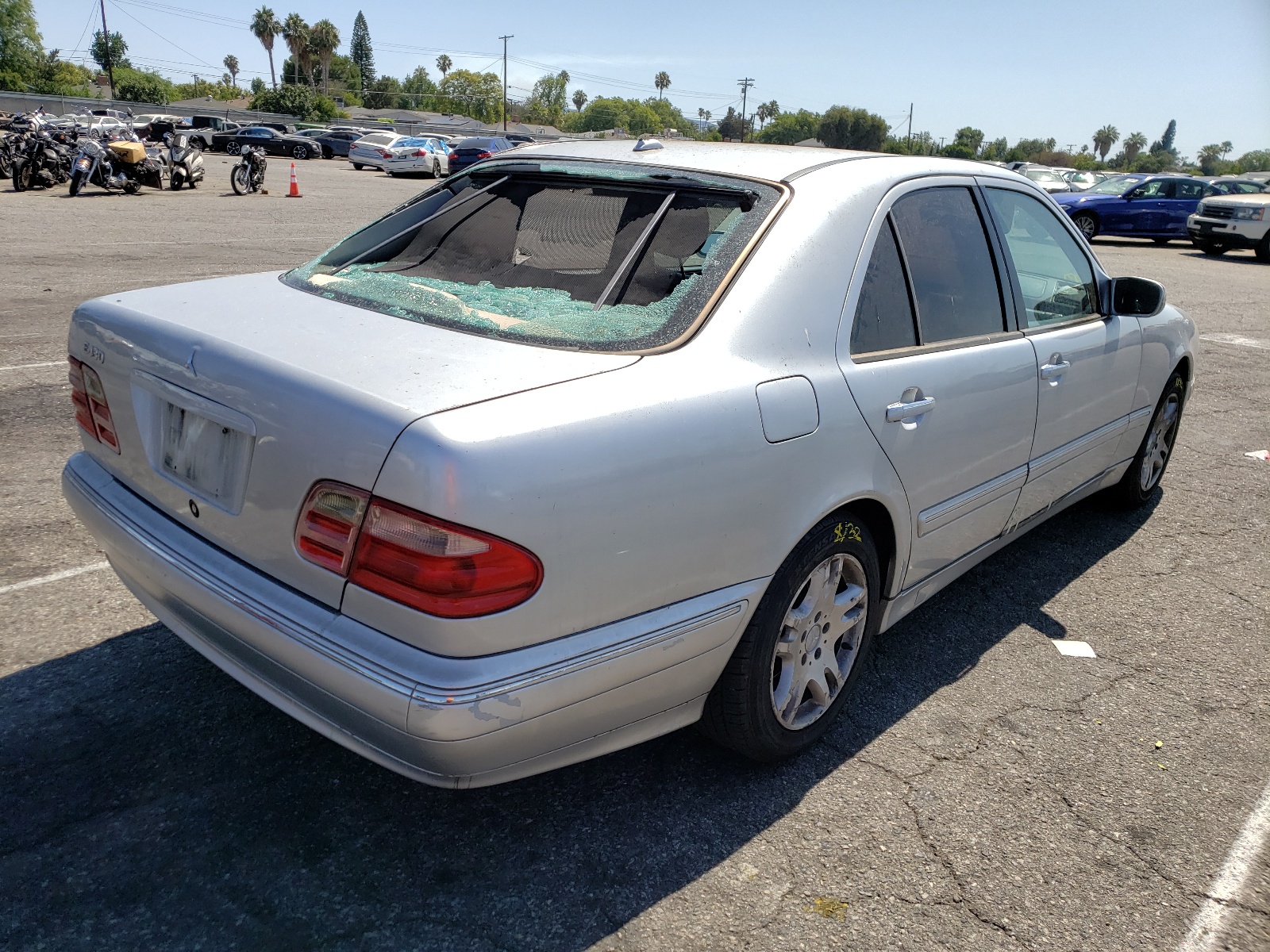 Photo 4 from auction – 2001 MERCEDES-BENZ E 430 with VIN WDBJF70J91X057356