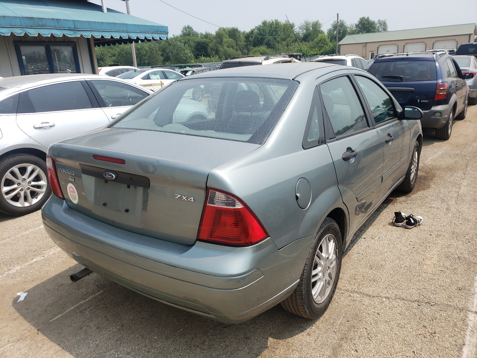 Photo 4 from auction – 2005 FORD FOCUS ZX4 with VIN 1FAFP34N85W251467