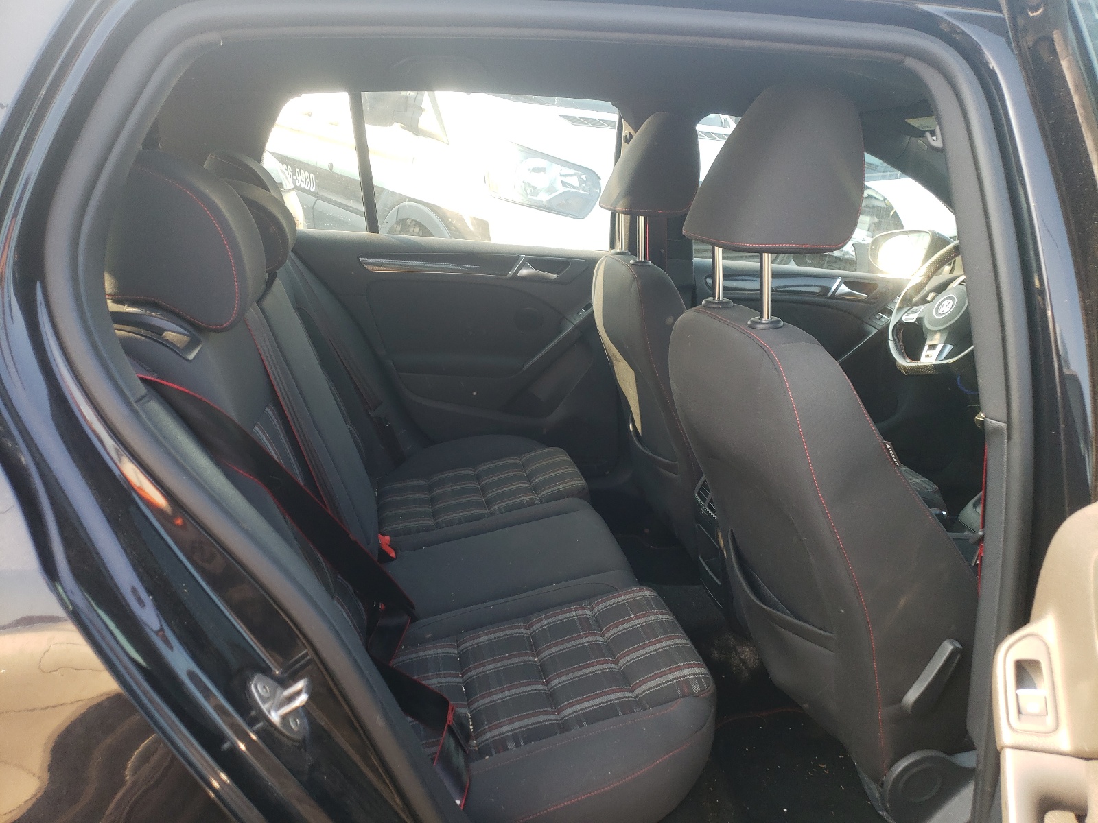 Photo 6 from auction – 2014 VOLKSWAGEN GTI with VIN WVWHD7AJ5EW007117