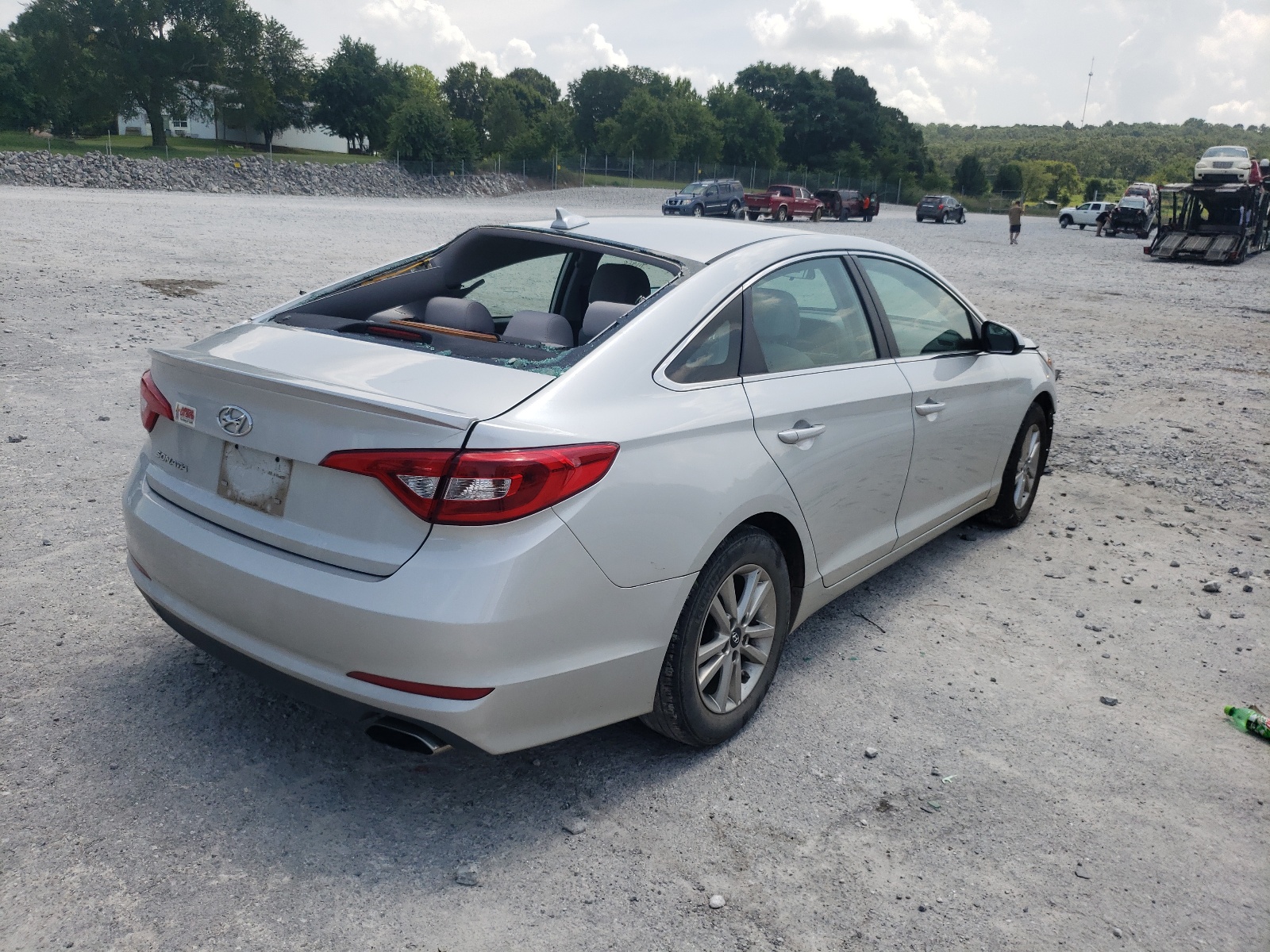 Photo 4 from auction – 2017 HYUNDAI SONATA SE with VIN 5NPE24AF9HH571740