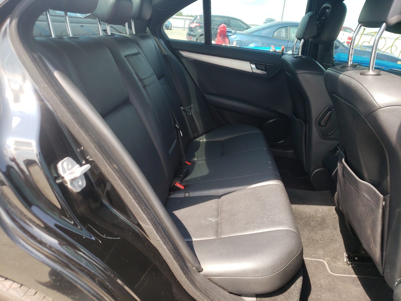 Photo 6 from auction – 2010 MERCEDES-BENZ C 300 with VIN WDDGF5EB4AR087635