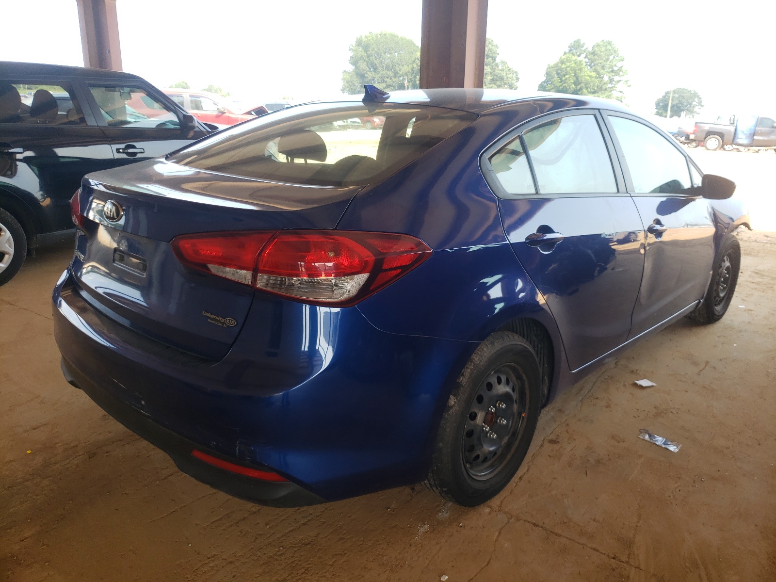 Photo 4 from auction – 2018 KIA FORTE LX with VIN 3KPFK4A70JE177647