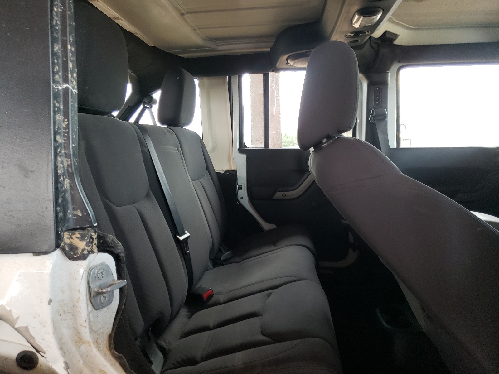 Photo 6 from auction – 2014 JEEP WRANGLER U with VIN 1C4BJWDG0EL178562